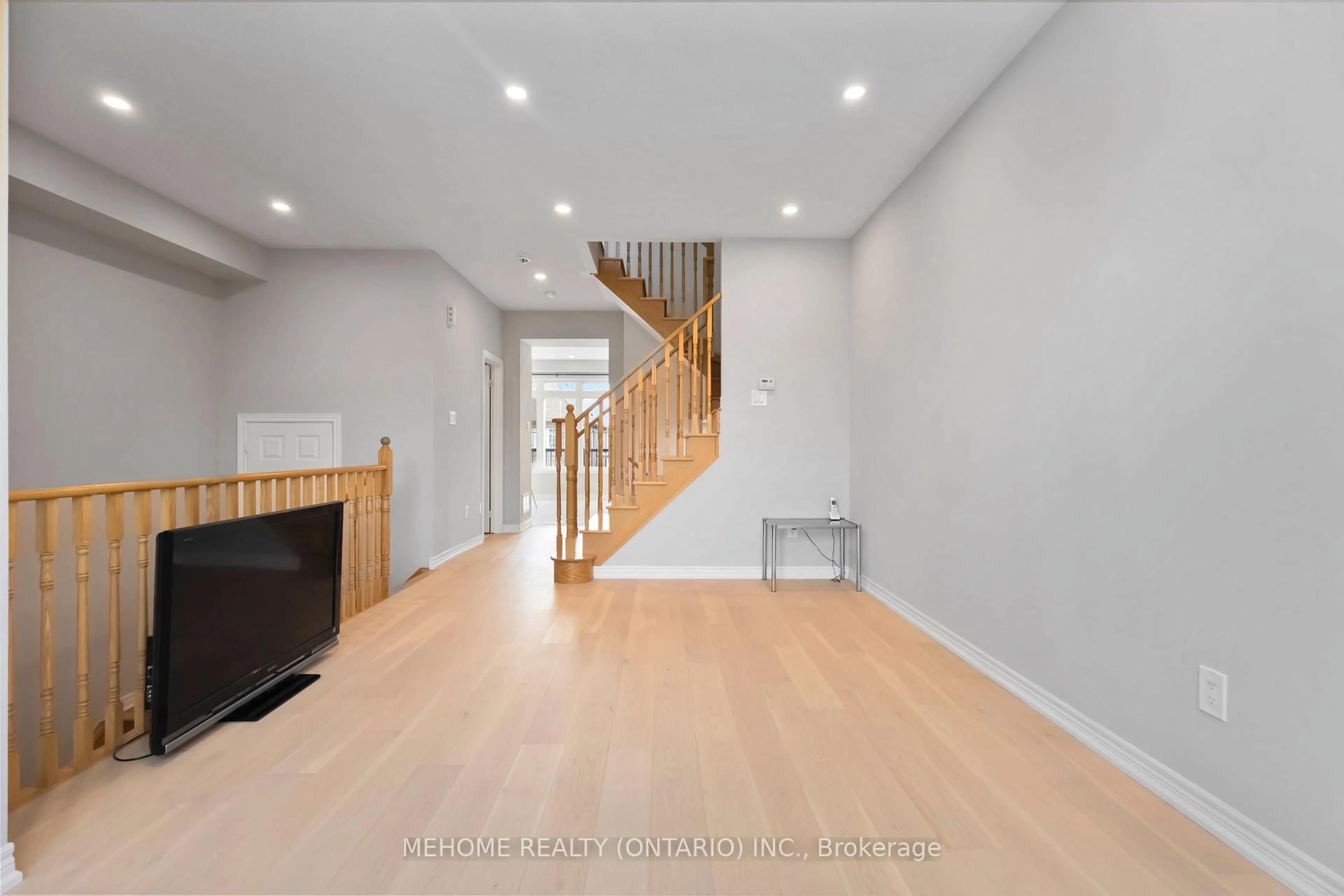 Indoor foyer for 229 Dundas Way, Markham Ontario L6E 0S8