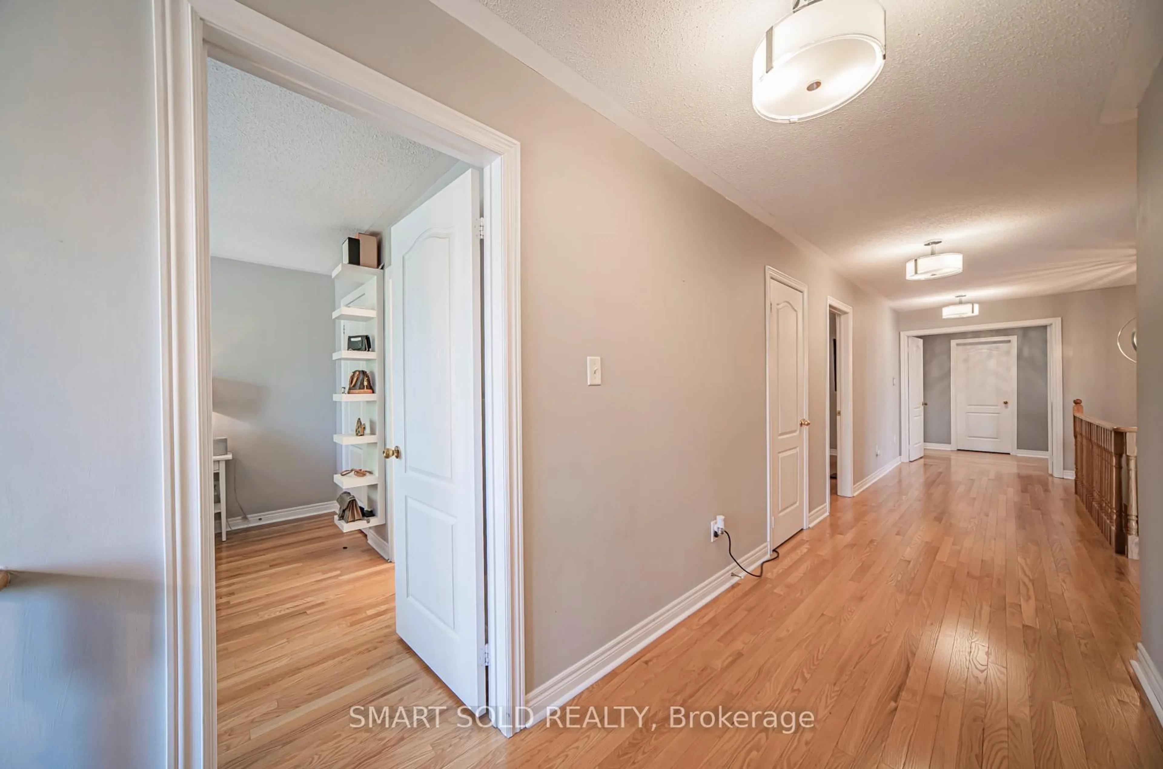Indoor entryway for 25 Barnstone Dr, Markham Ontario L6E 2G9
