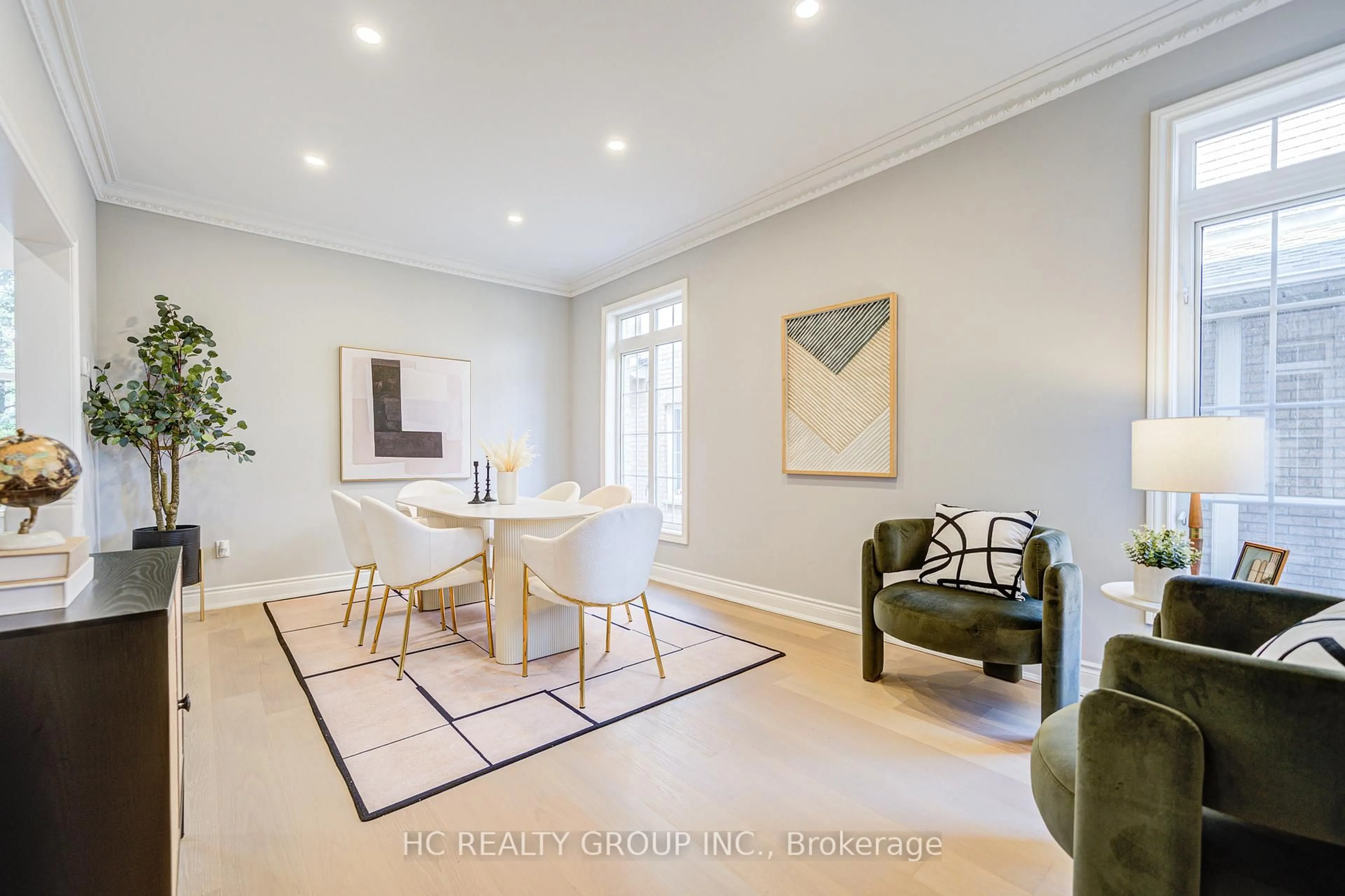 Living room with furniture, unknown for 44 Palomino Dr, Richmond Hill Ontario L4C 0P8