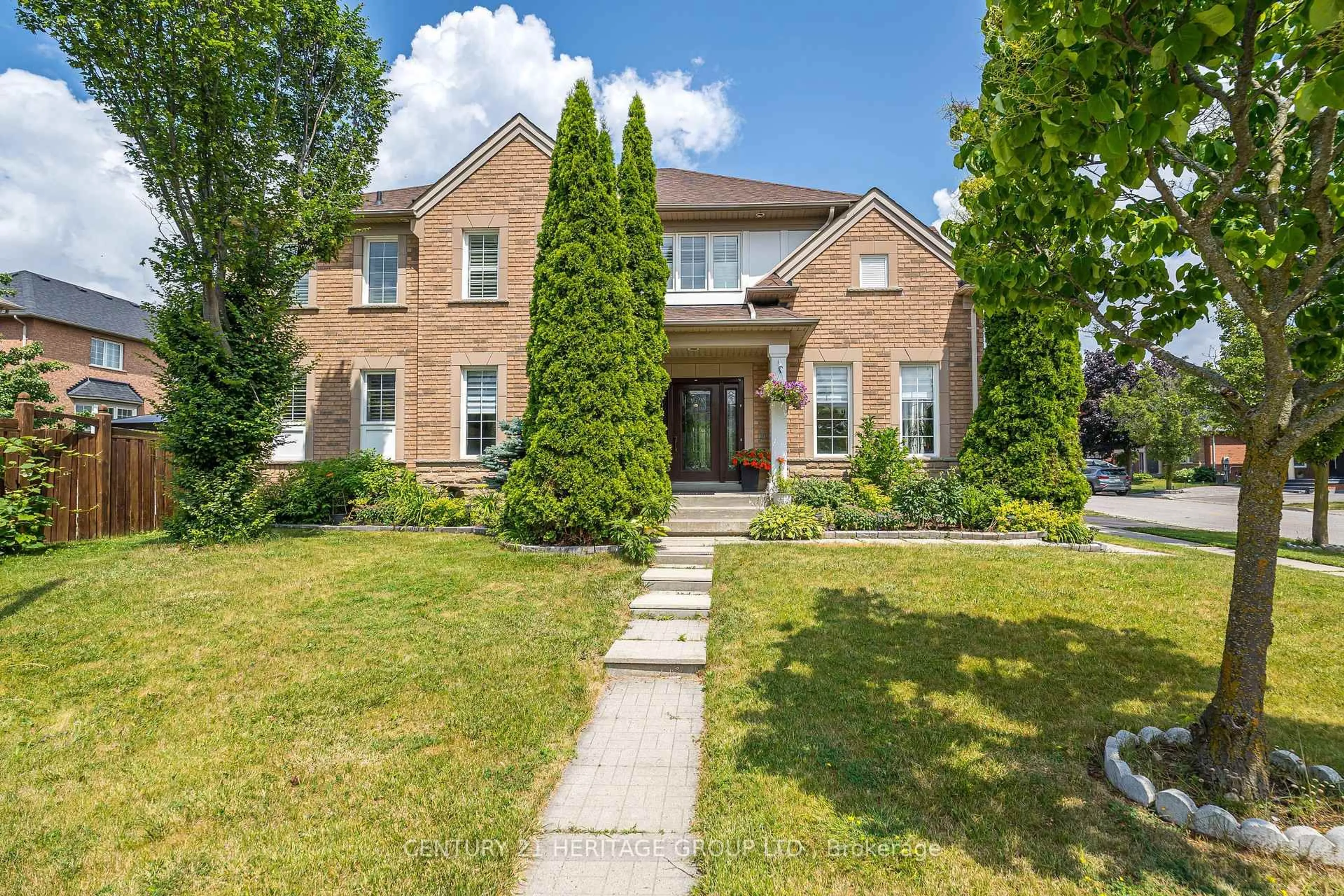 Home with brick exterior material, street for 2 Glen Nevis Dr, Richmond Hill Ontario L4E 4C1