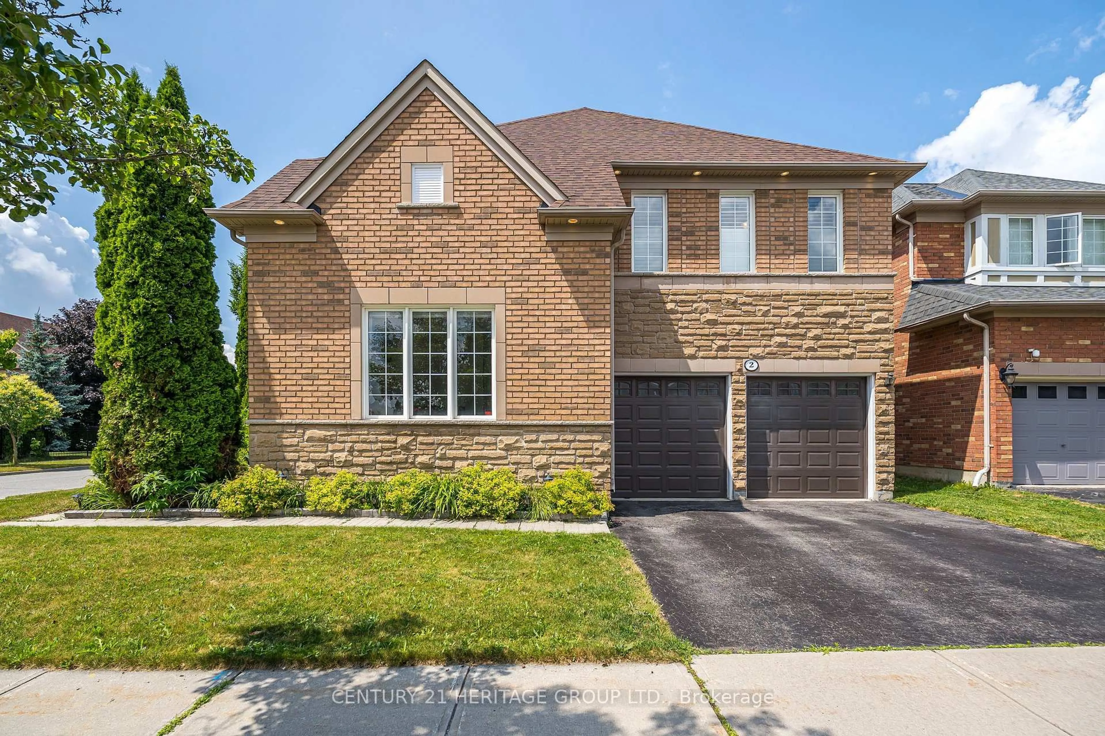 Home with brick exterior material, street for 2 Glen Nevis Dr, Richmond Hill Ontario L4E 4C1