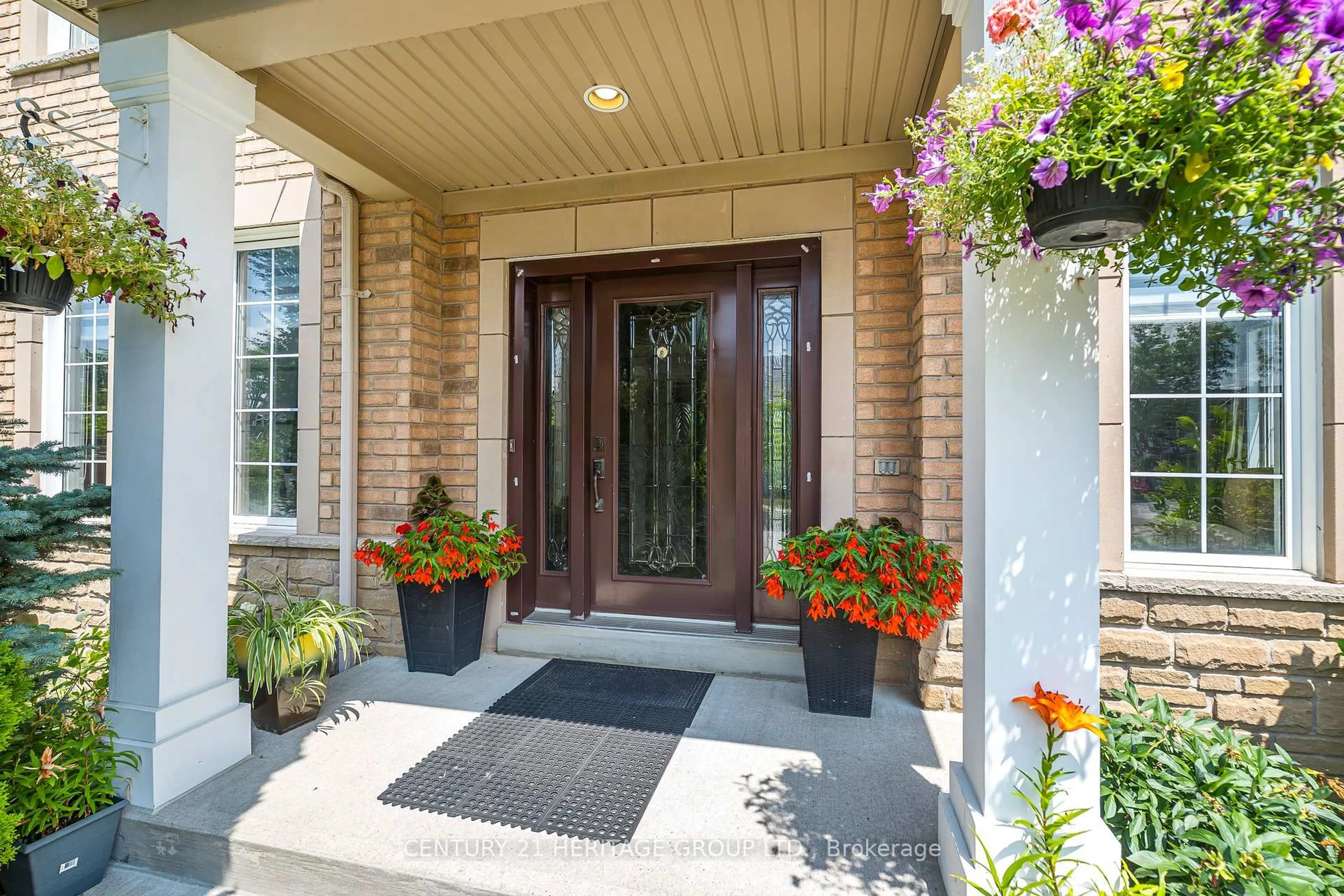 Indoor entryway for 2 Glen Nevis Dr, Richmond Hill Ontario L4E 4C1