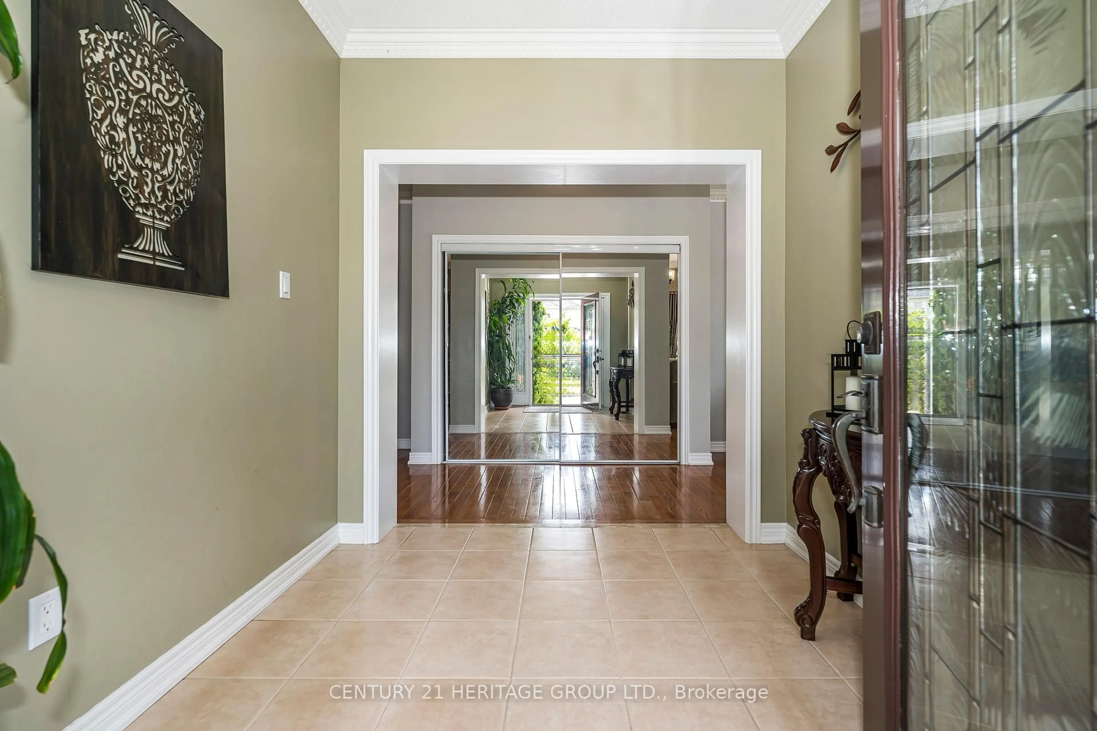 Indoor foyer for 2 Glen Nevis Dr, Richmond Hill Ontario L4E 4C1