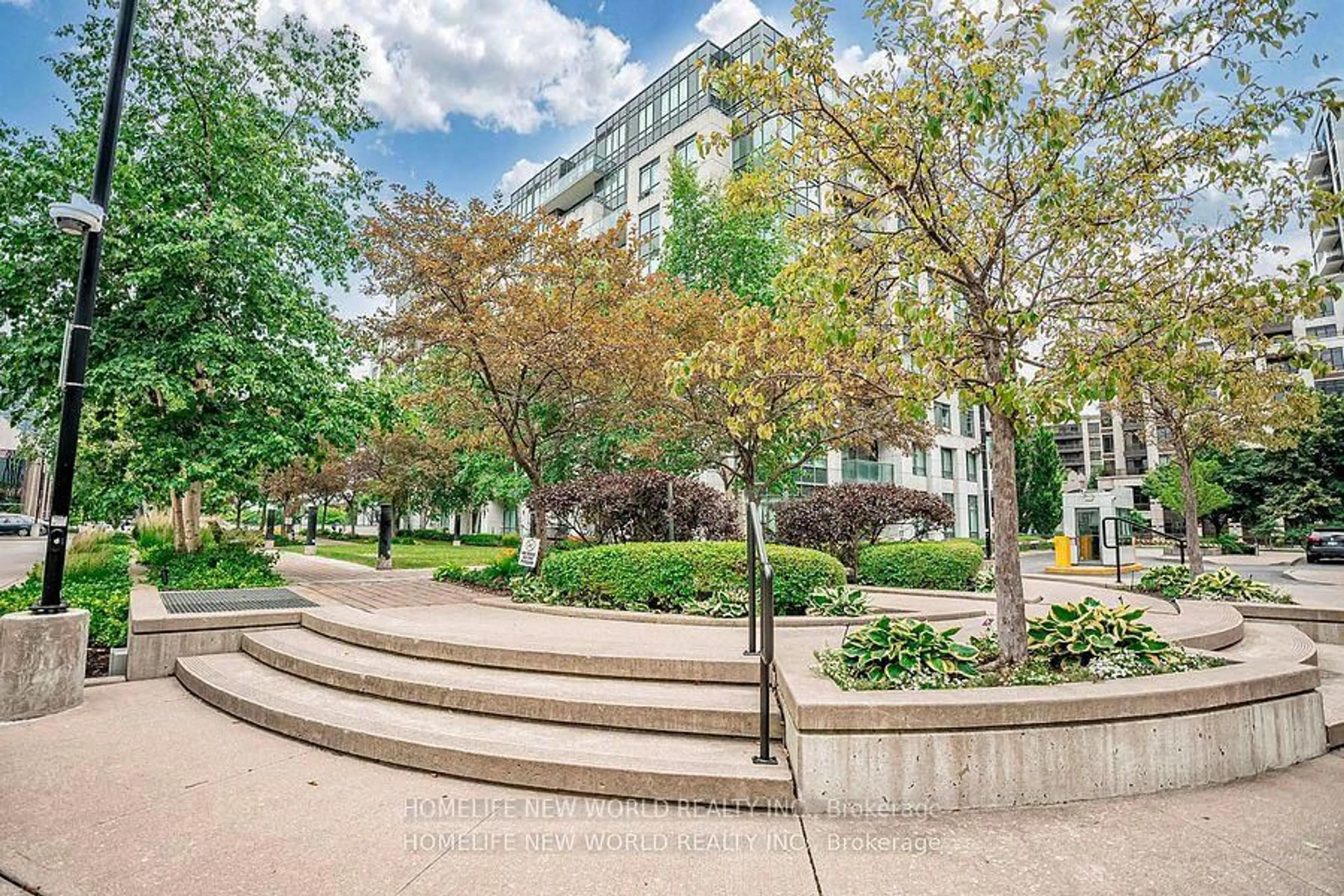 Patio, street for 75 South Town Centre Blvd #805, Markham Ontario L6G 0B3