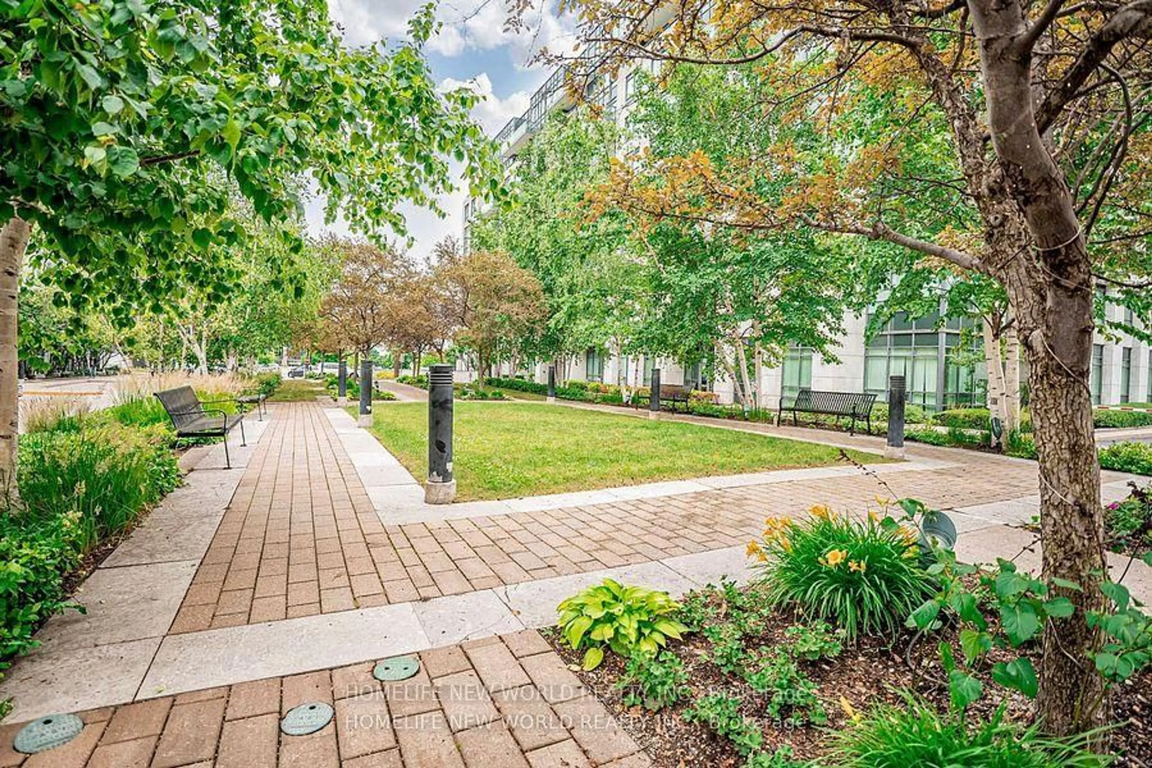 Patio, street for 75 South Town Centre Blvd #805, Markham Ontario L6G 0B3