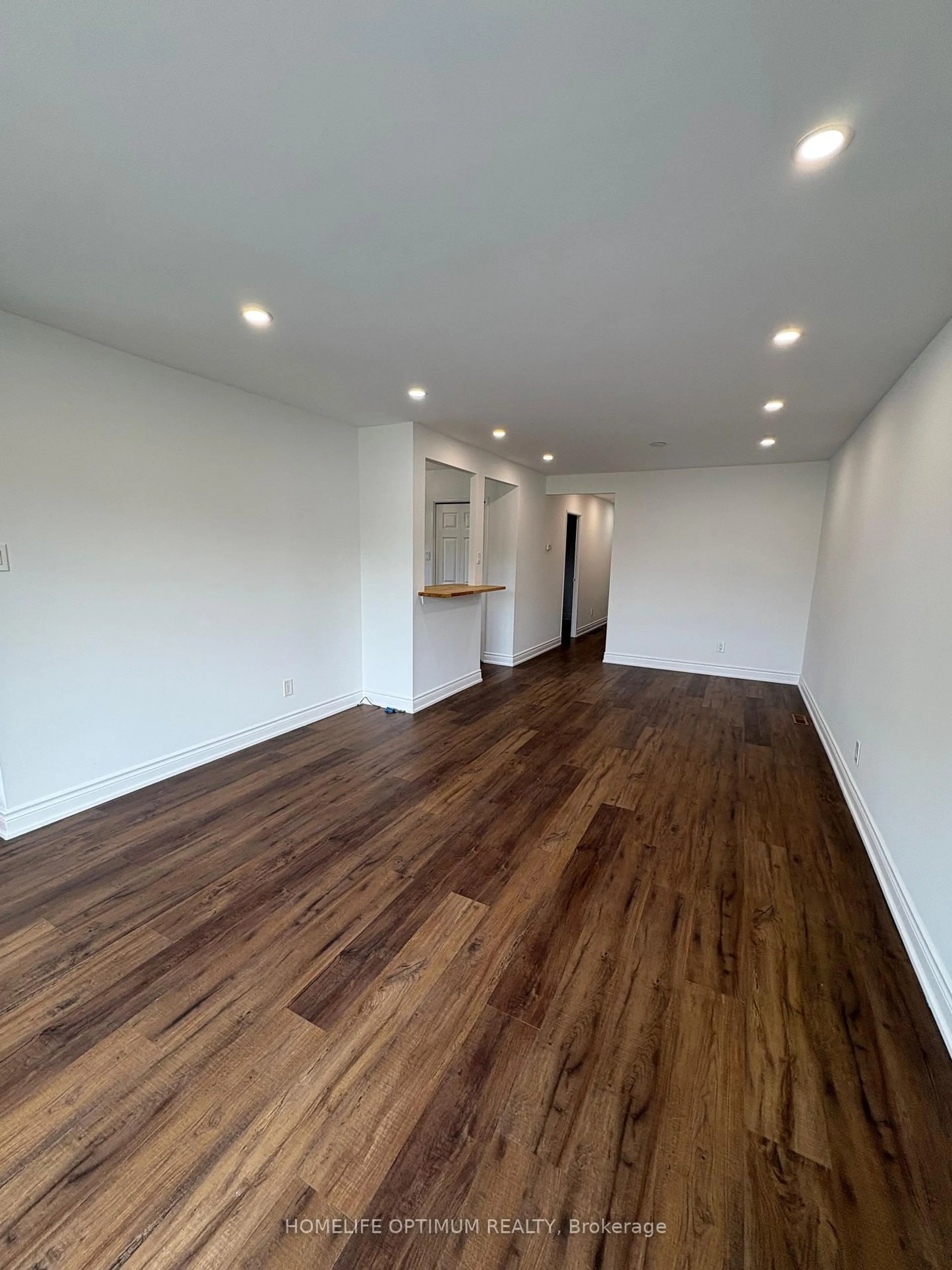 A pic of a room for 702 Leeder Crt, Newmarket Ontario L3Y 5A7