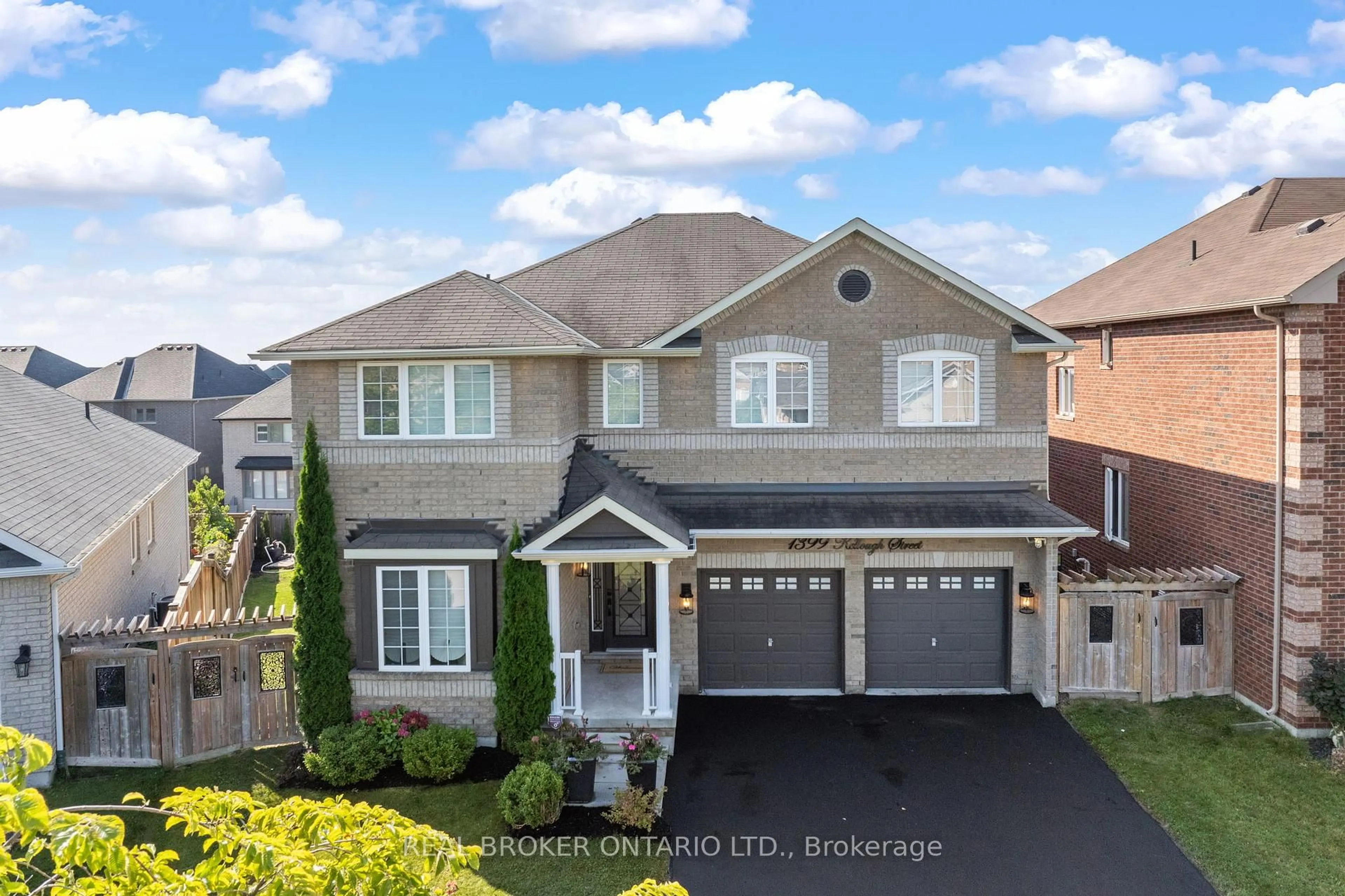 Home with vinyl exterior material, street for 1399 Kellough St, Innisfil Ontario L9S 0H7