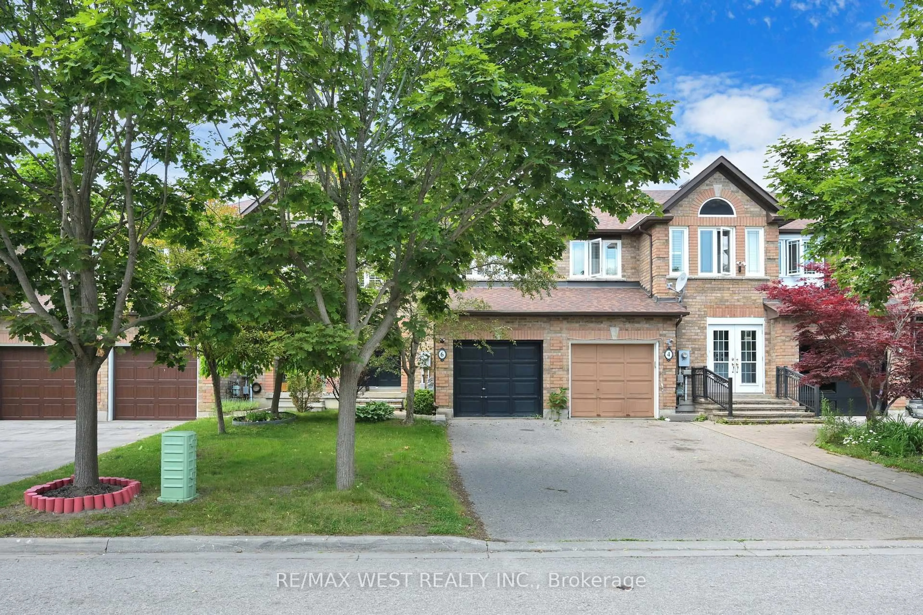 Home with brick exterior material, street for 6 Mistleflower Crt, Richmond Hill Ontario L4E 3T4