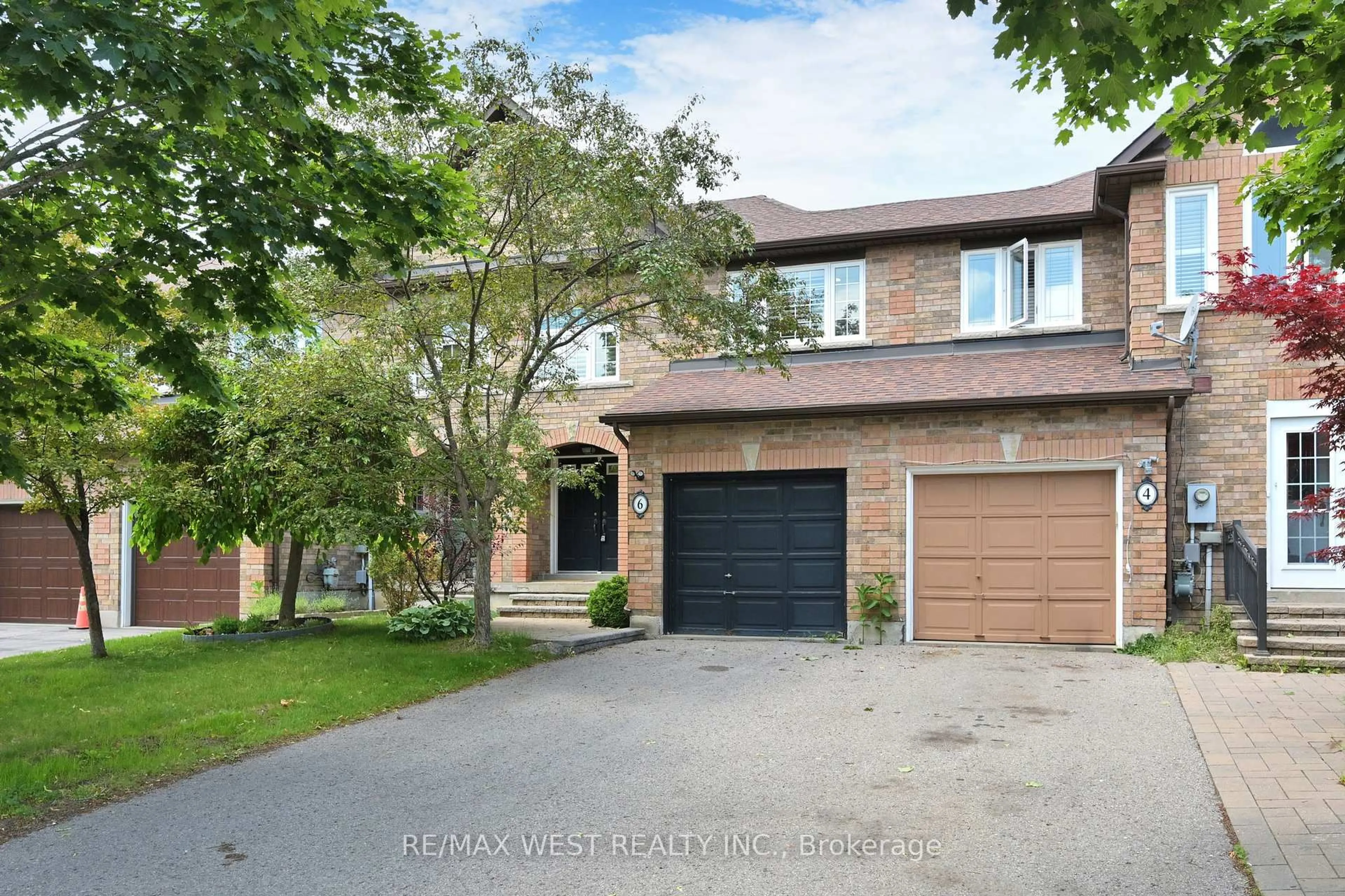 Home with brick exterior material, street for 6 Mistleflower Crt, Richmond Hill Ontario L4E 3T4