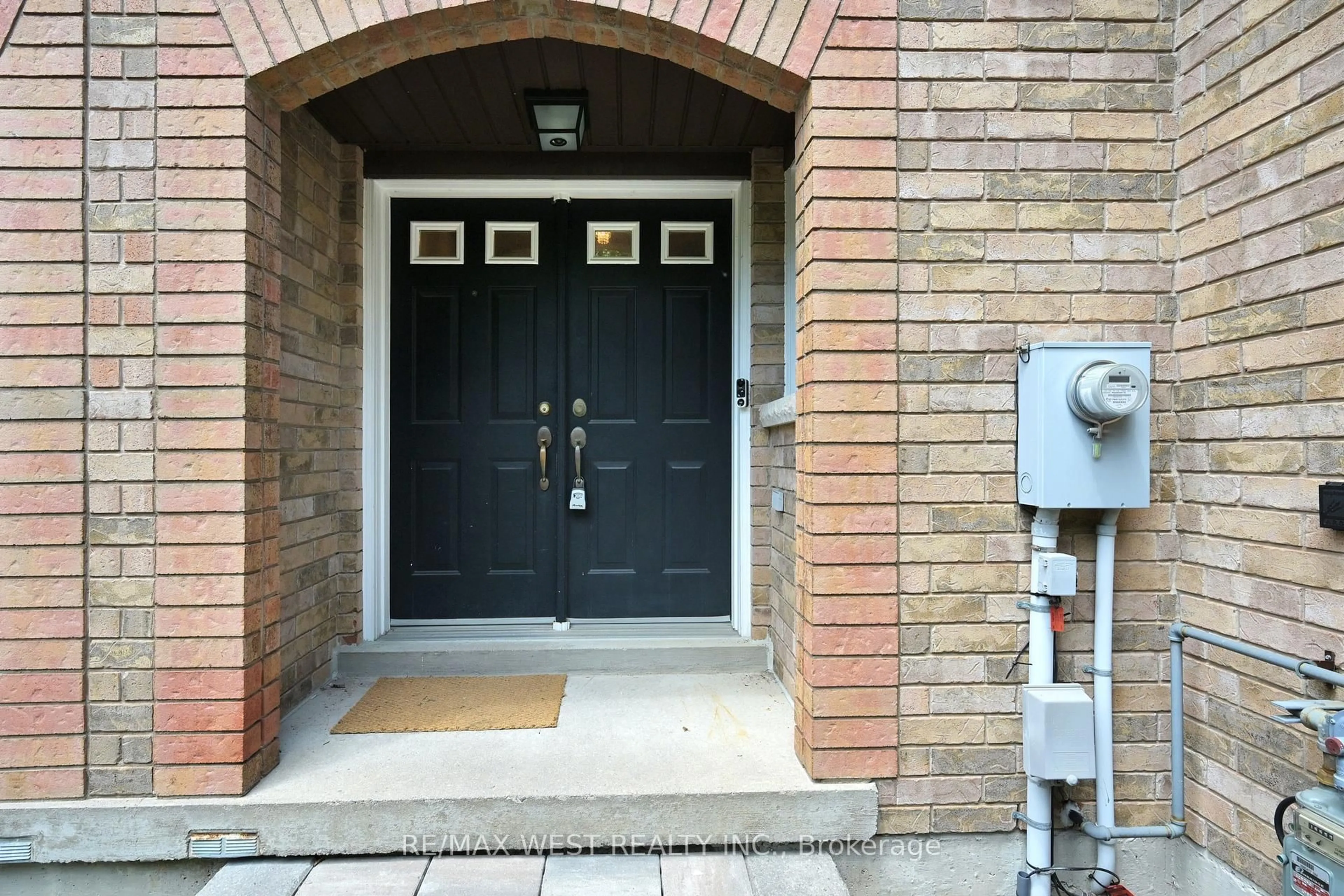 Indoor entryway for 6 Mistleflower Crt, Richmond Hill Ontario L4E 3T4