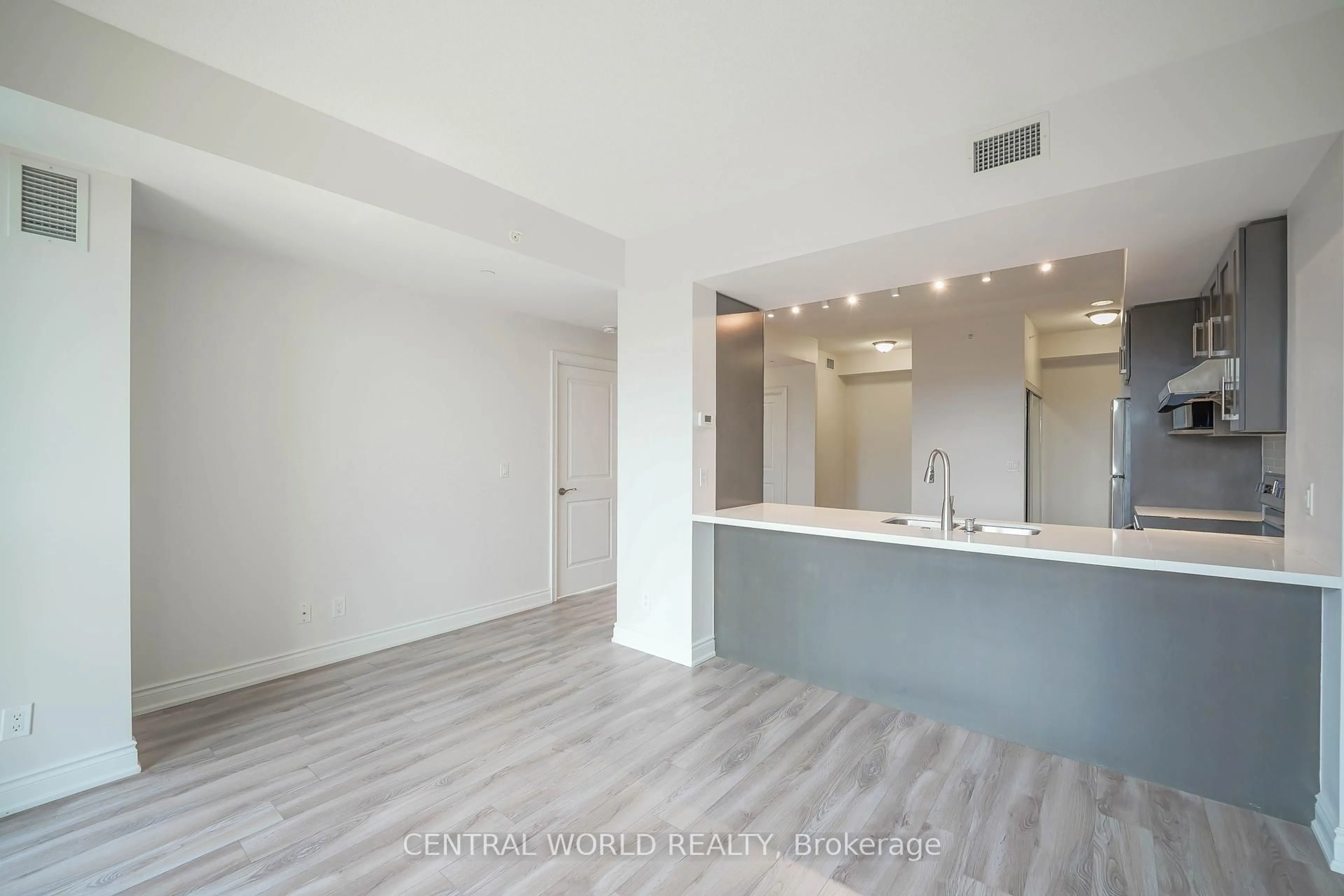 Unknown for 38 Cedarland Dr #1202, Markham Ontario L6G 0G7