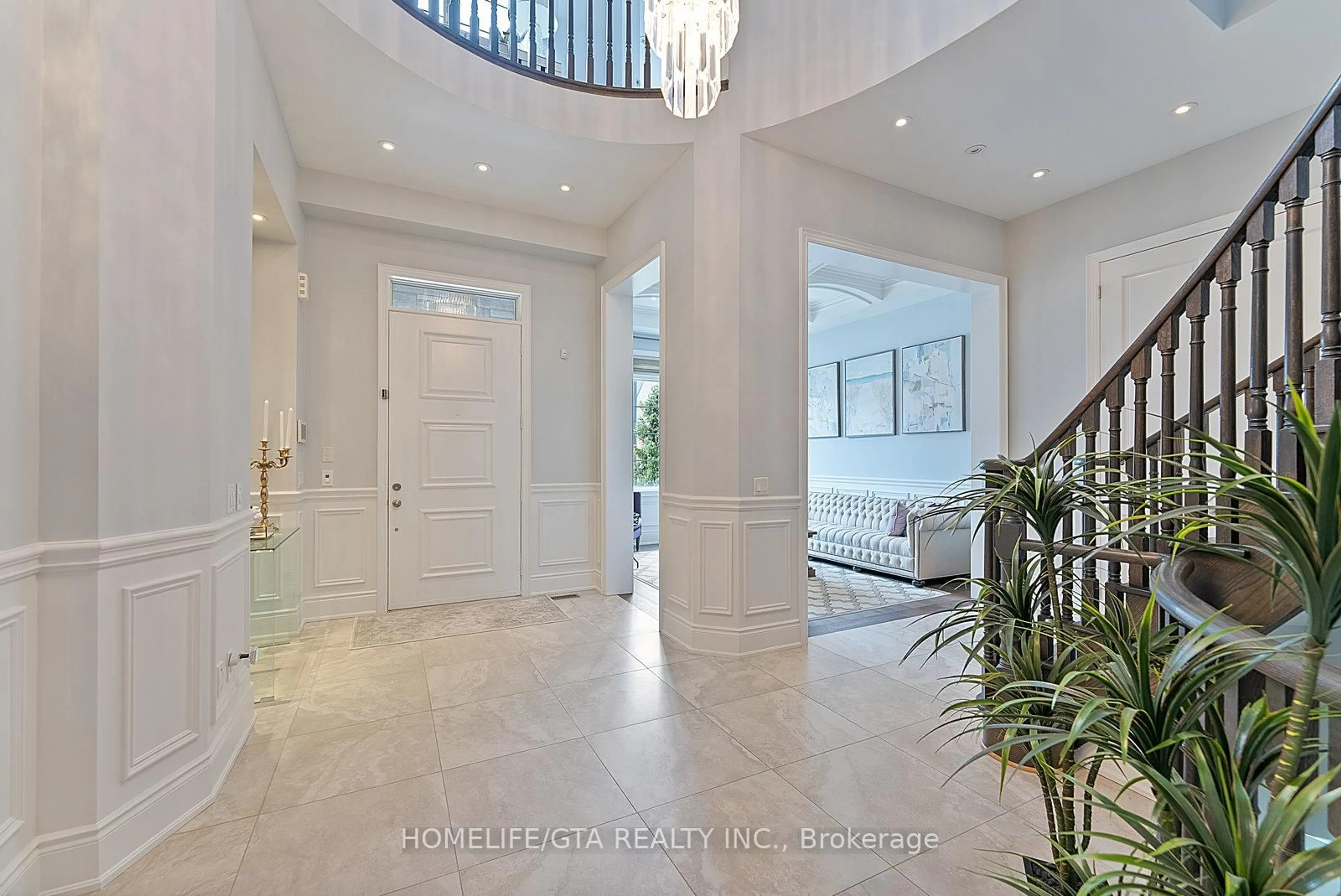 Indoor foyer for 388 Woodgate Pines Dr, Vaughan Ontario L4H 3X5
