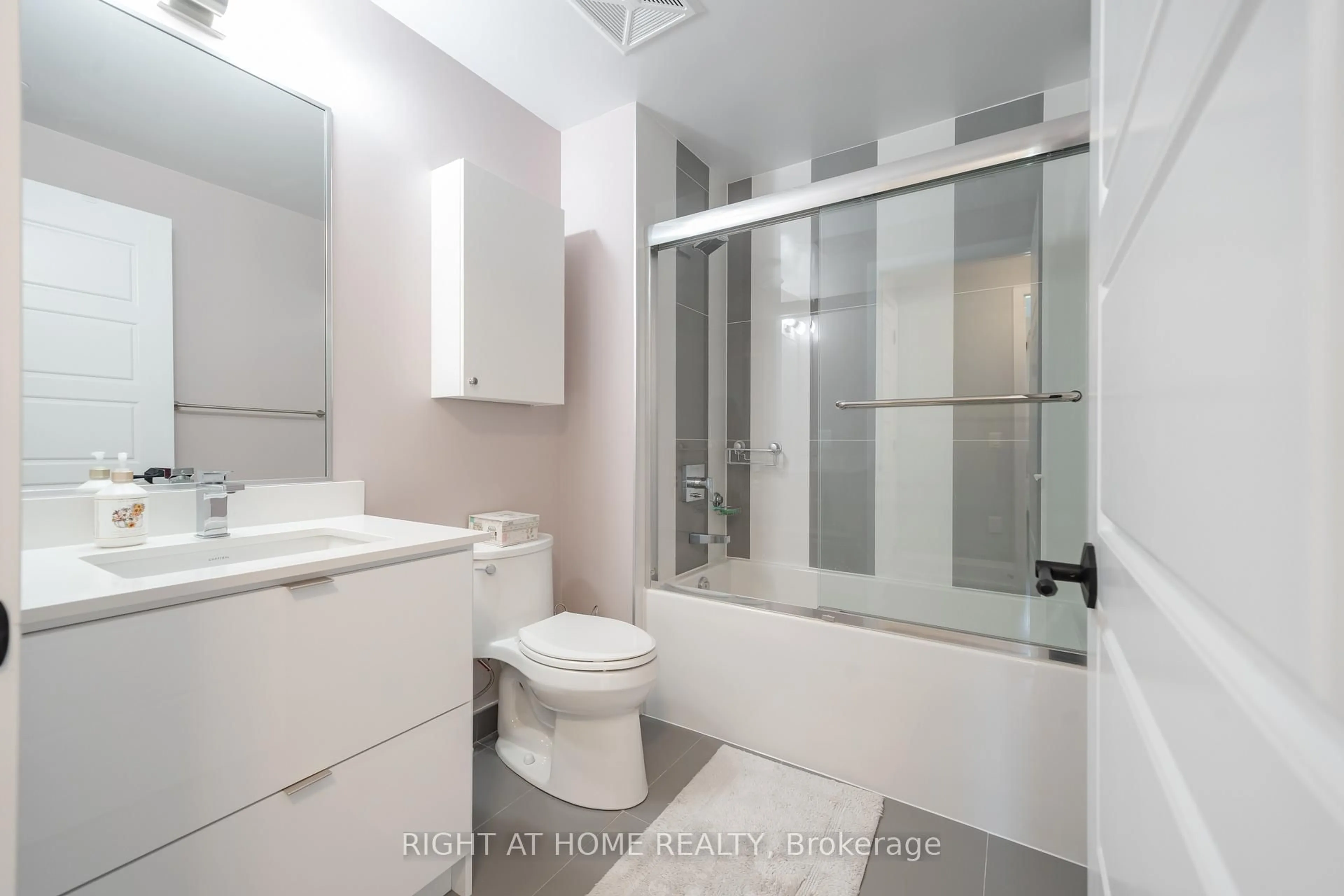 Standard bathroom, unknown for 415 Sea Ray Ave #202, Innisfil Ontario L9S 0R5