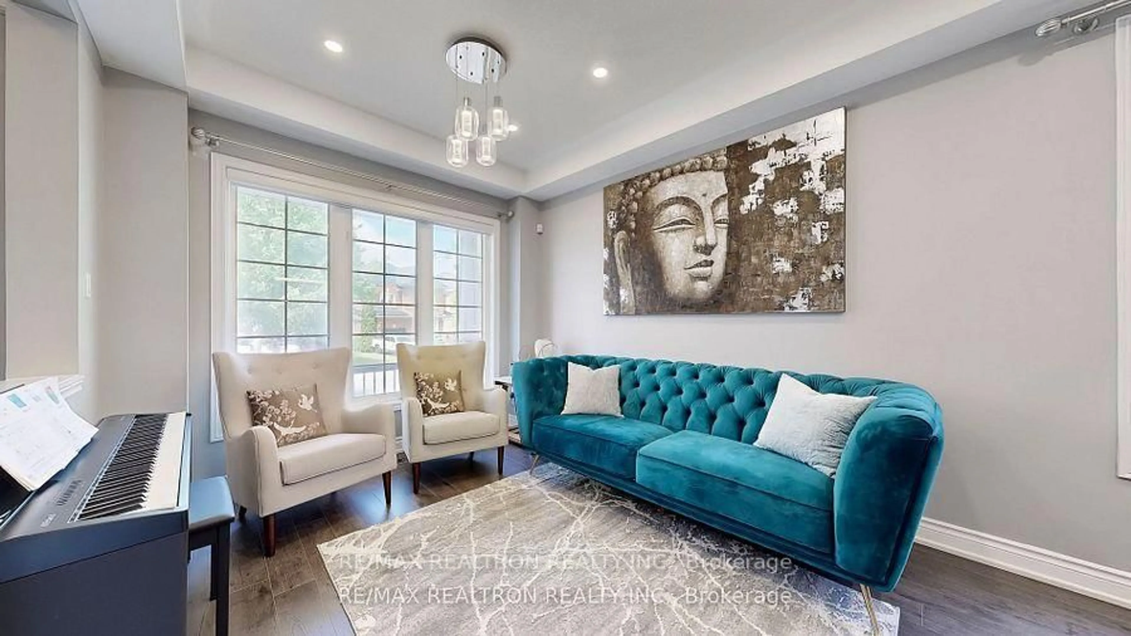 Living room with furniture, unknown for 34 Hubner Dr, Richmond Hill Ontario L4E 4W7