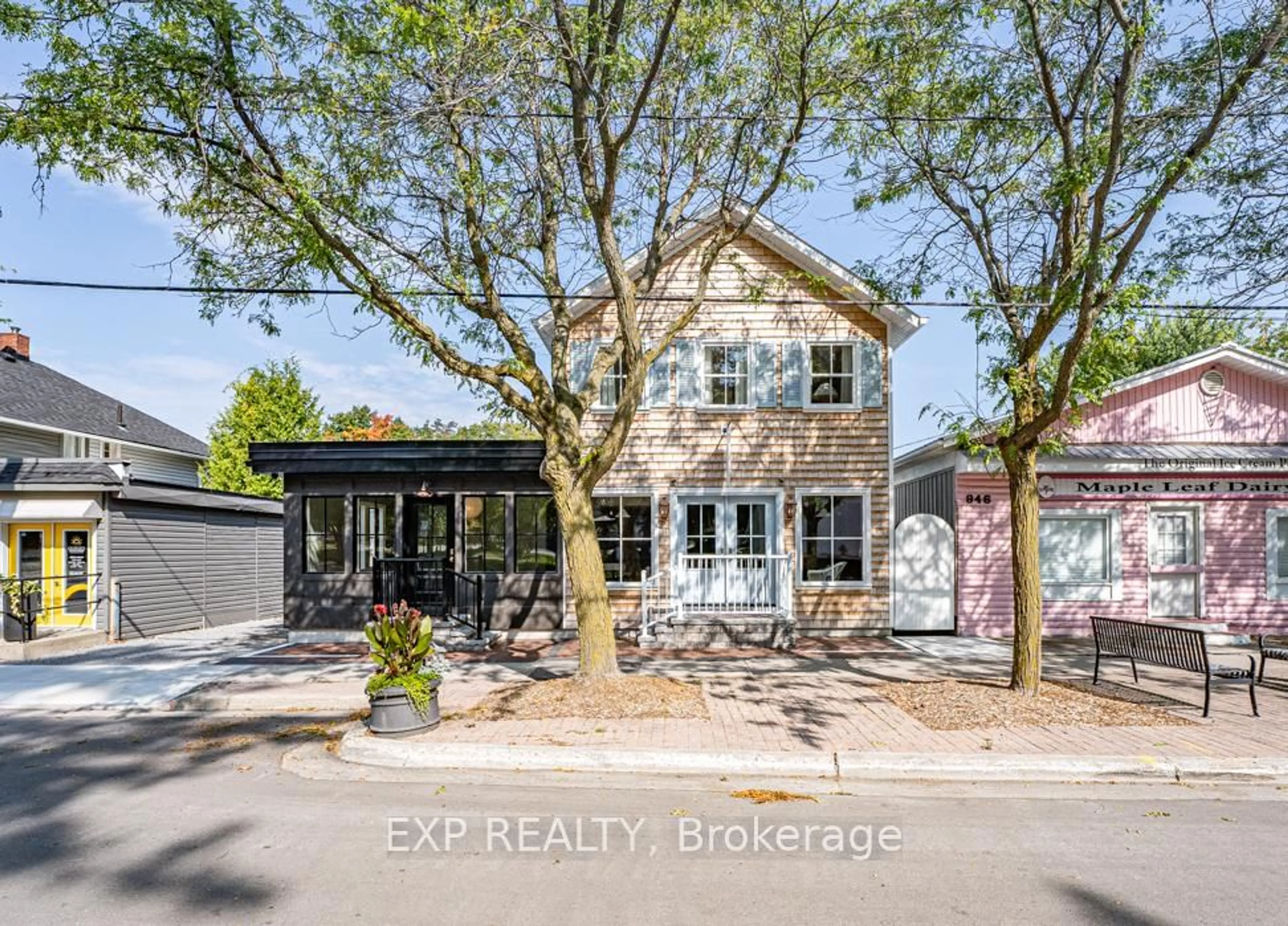 Home with brick exterior material, street for 944 Lake Dr, Georgina Ontario L0E 1L0