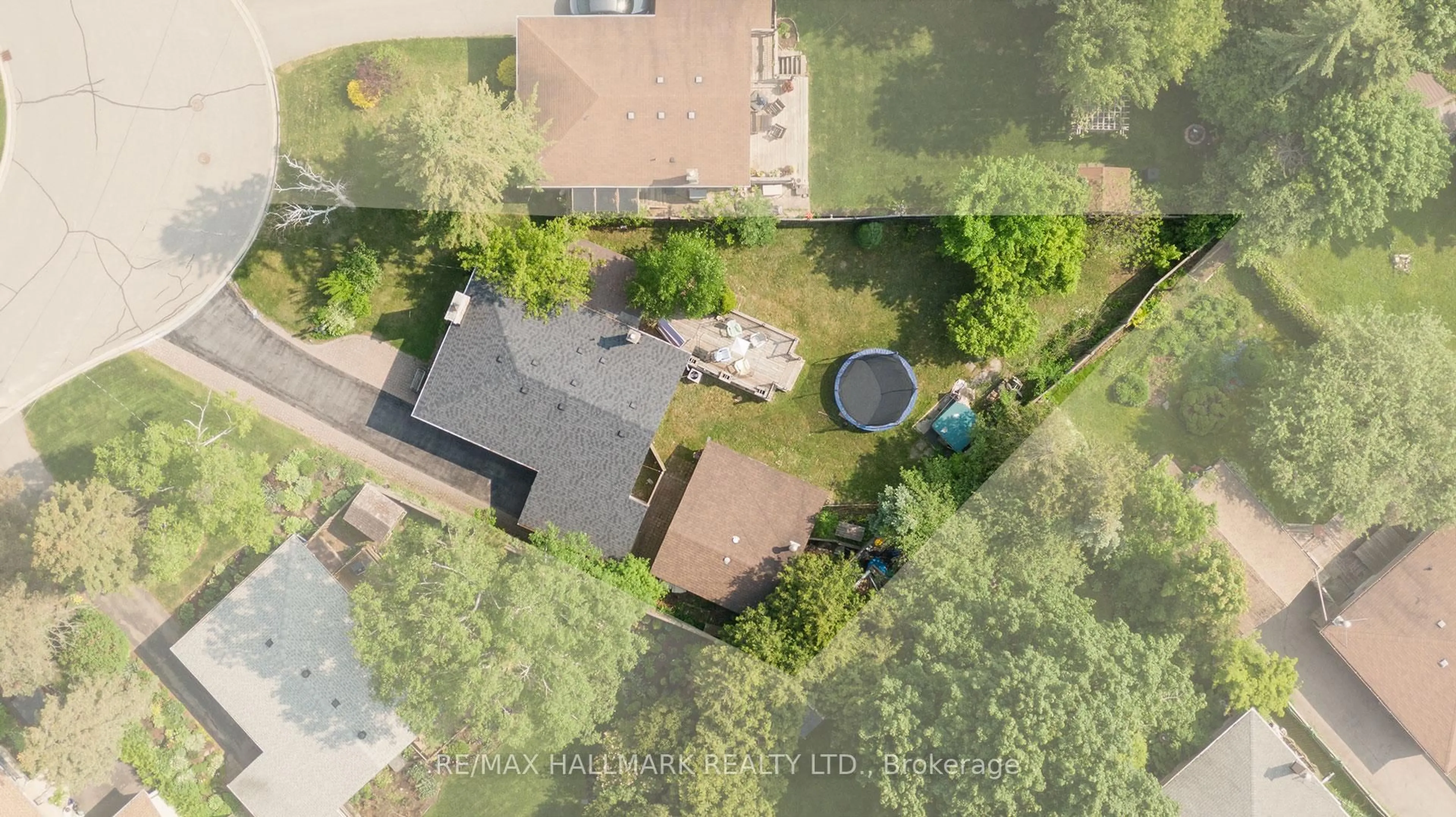 A pic from outside/outdoor area/front of a property/back of a property/a pic from drone, unknown for 33 Patrick Dr, Aurora Ontario L4G 2A6