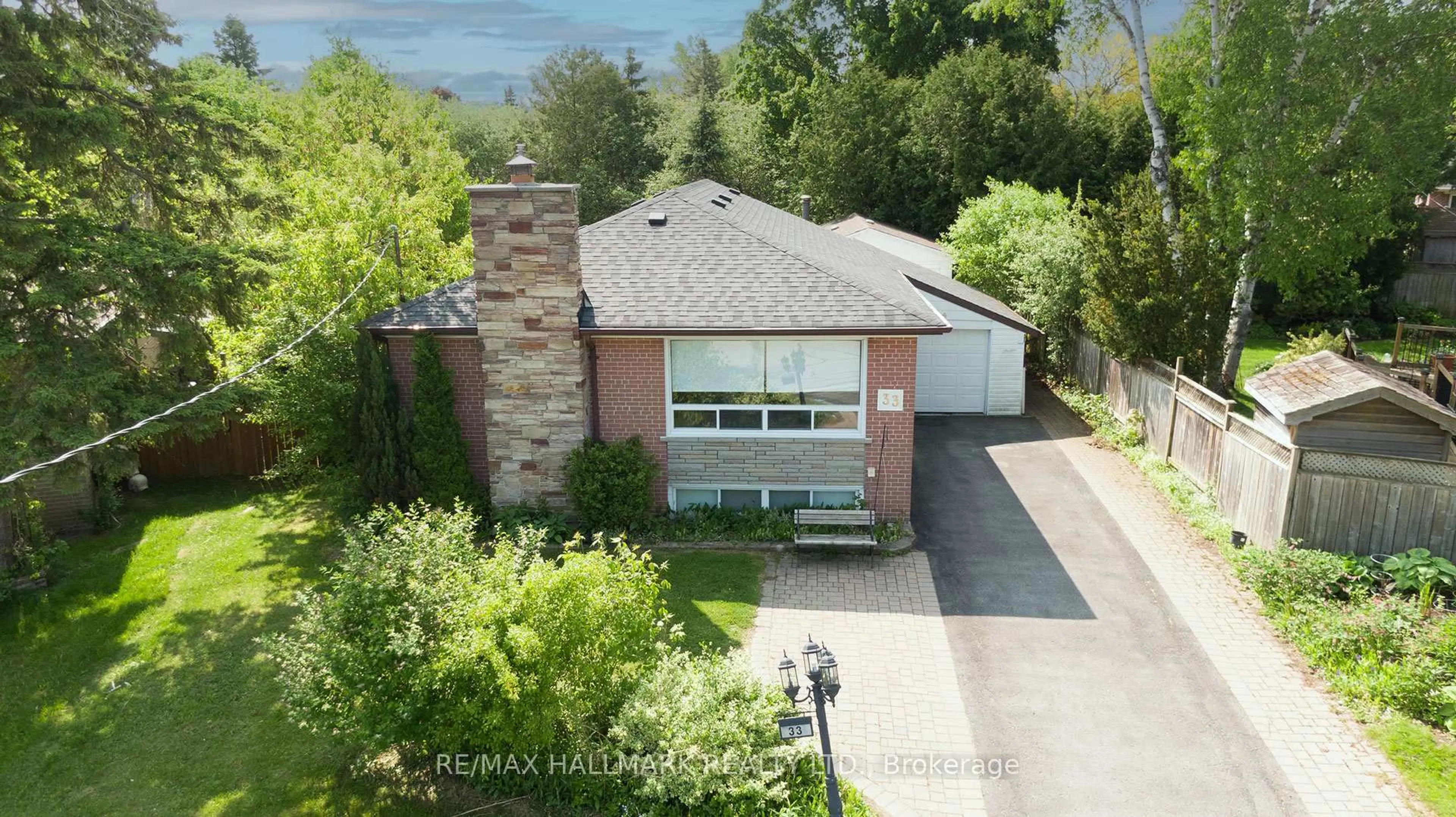 A pic from outside/outdoor area/front of a property/back of a property/a pic from drone, water/lake/river/ocean view for 33 Patrick Dr, Aurora Ontario L4G 2A6