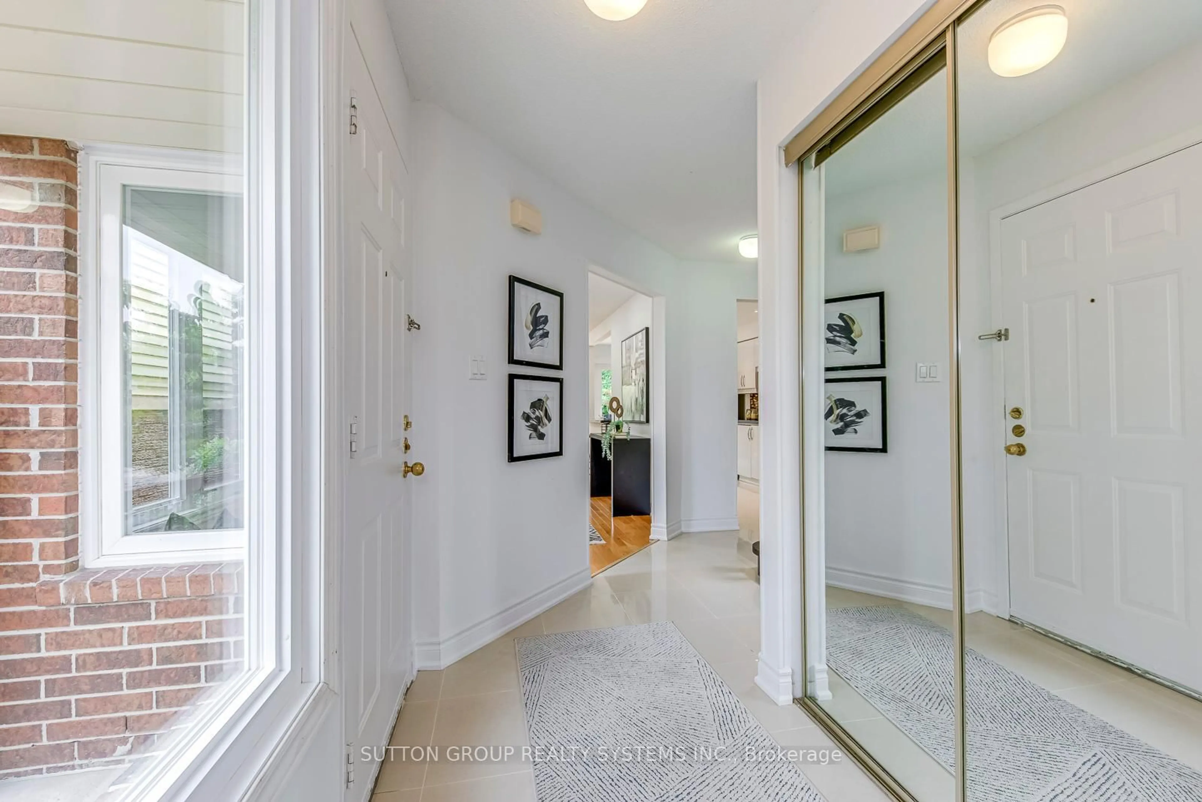 Indoor foyer for 207 Winding Lane, Vaughan Ontario L4J 5J6