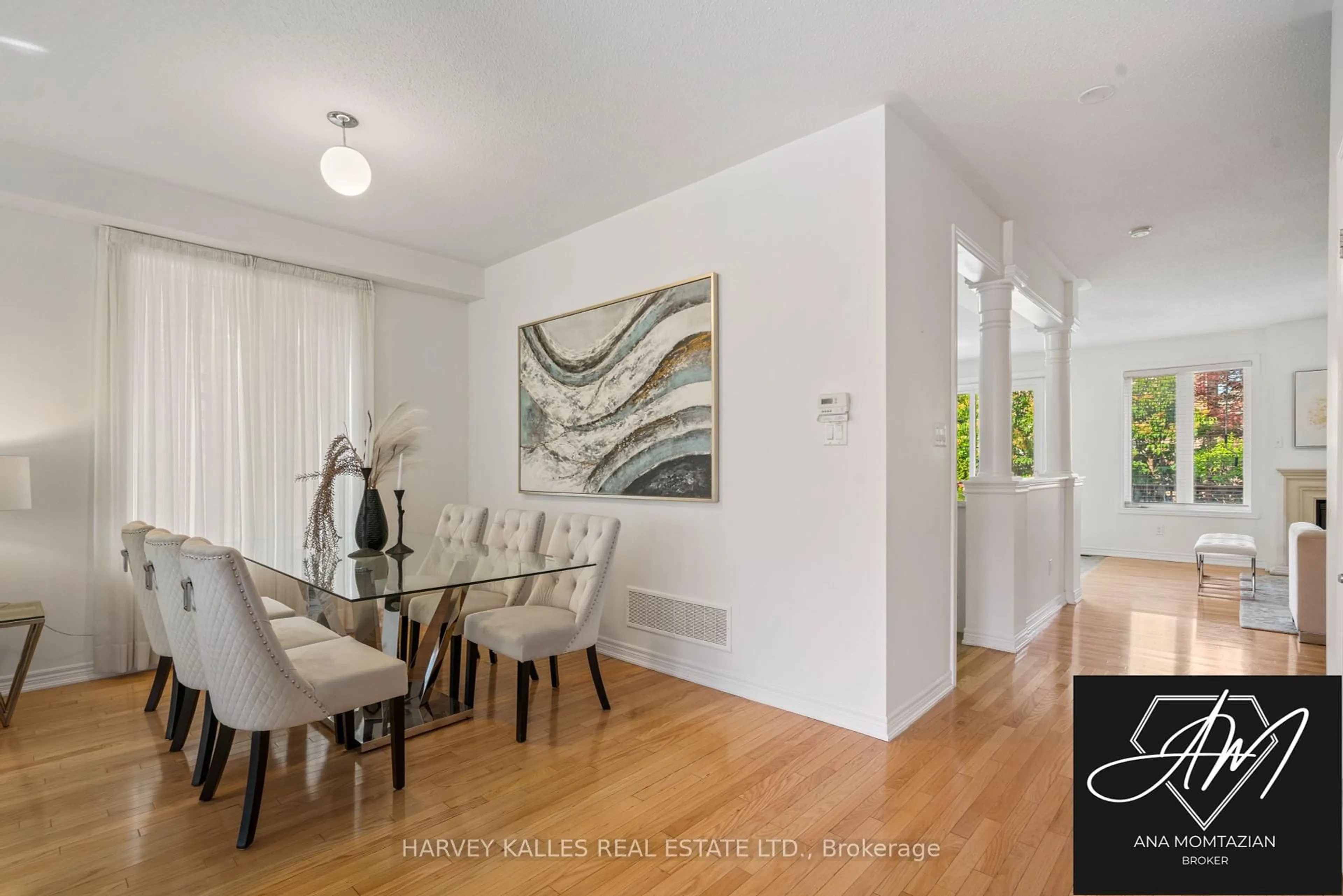 Dining room, wood/laminate floor for 8 Barn Swallow Crt, Richmond Hill Ontario L4E 0K1
