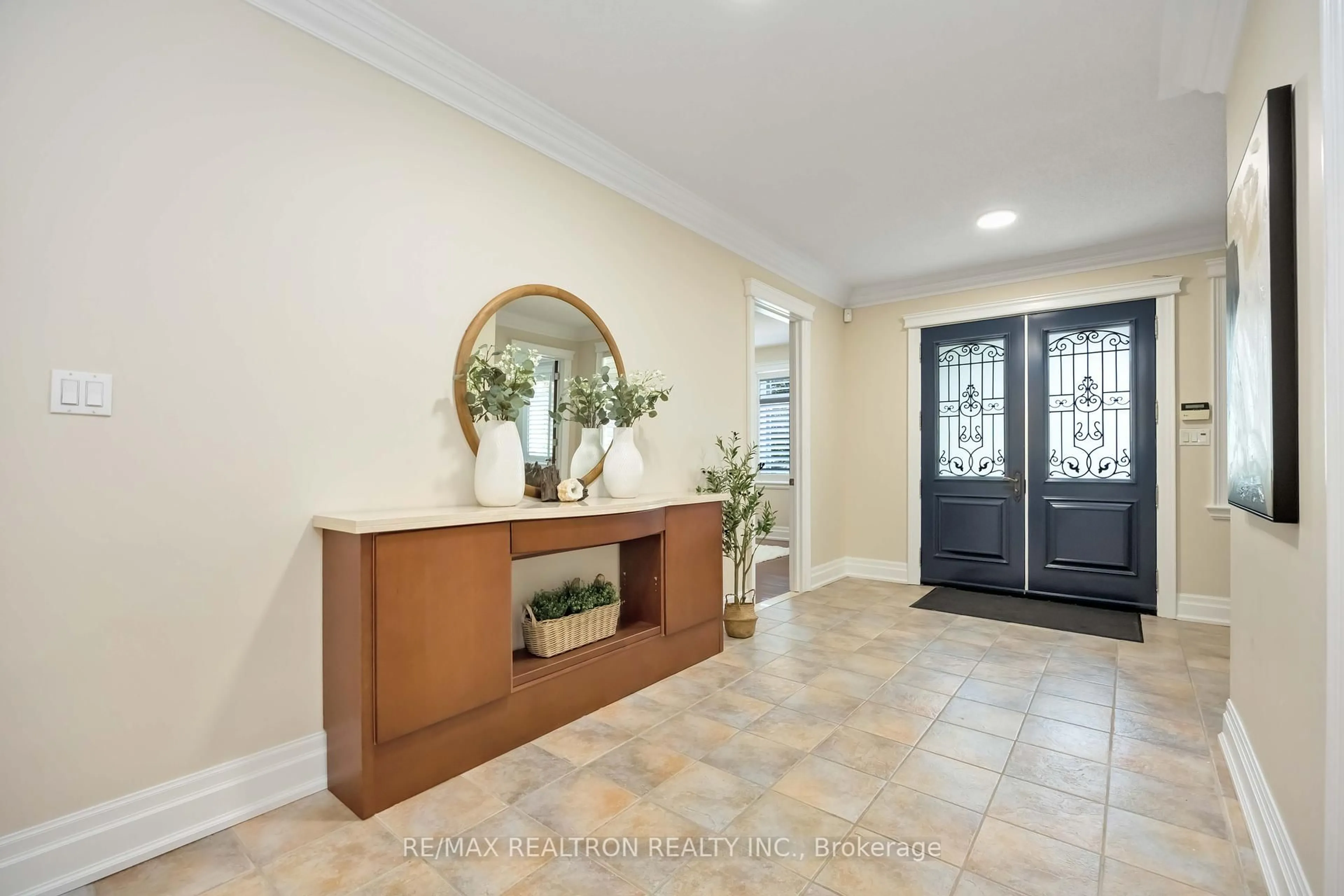 Indoor entryway for 192 Nevada Cres, Vaughan Ontario L6A 2V4
