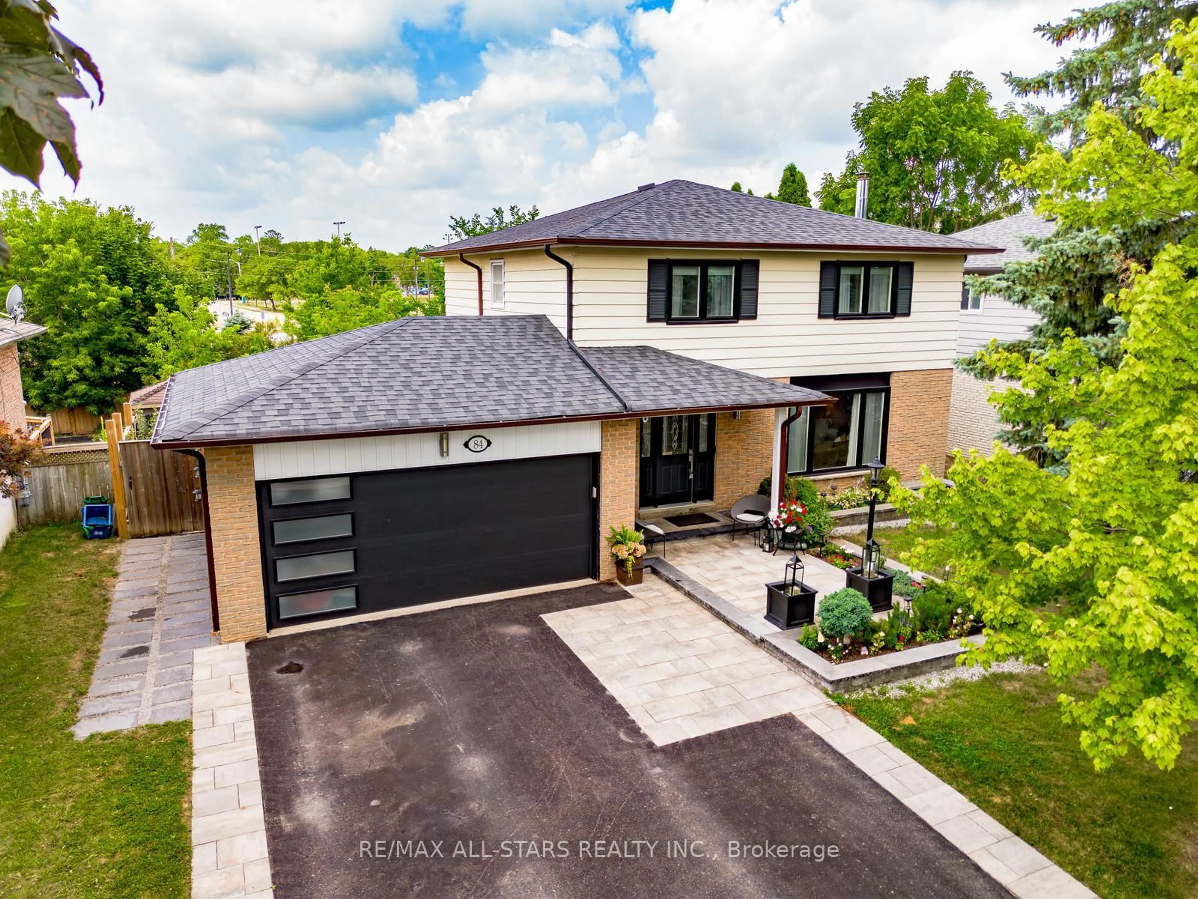 Home with brick exterior material, street for 84 Thicketwood Blvd, Whitchurch-Stouffville Ontario L4A 4K6