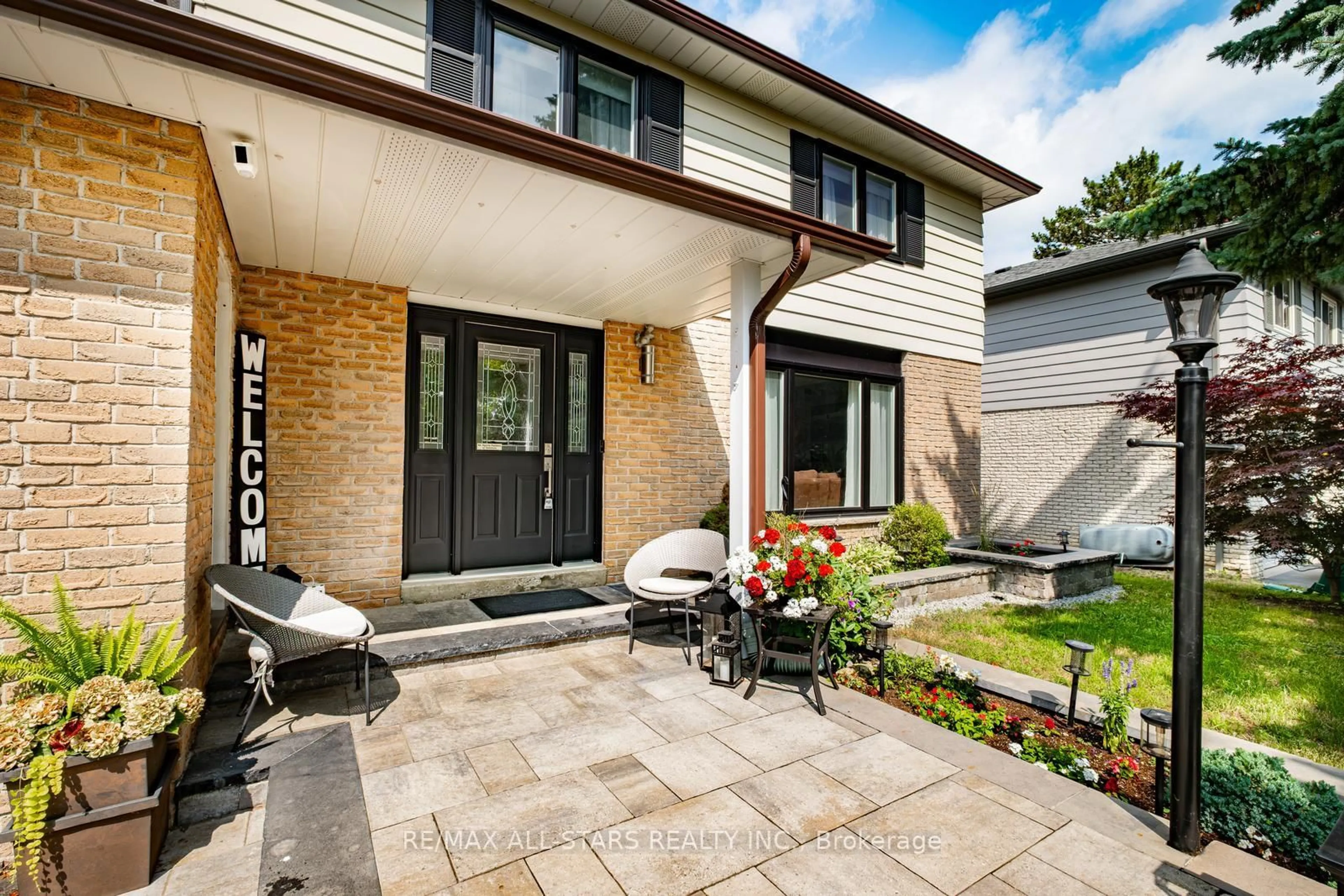 Home with brick exterior material, street for 84 Thicketwood Blvd, Whitchurch-Stouffville Ontario L4A 4K6