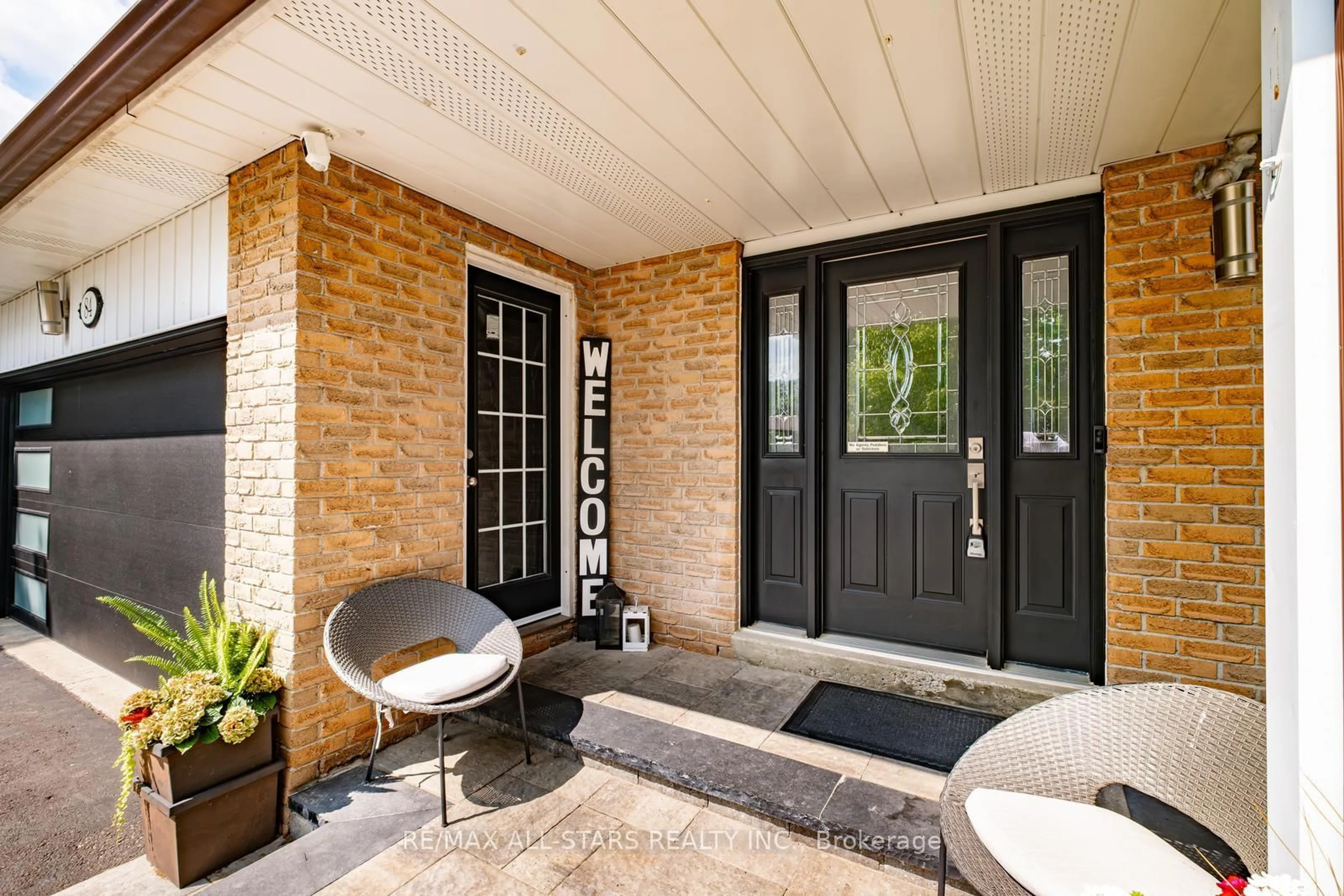 Indoor entryway for 84 Thicketwood Blvd, Whitchurch-Stouffville Ontario L4A 4K6