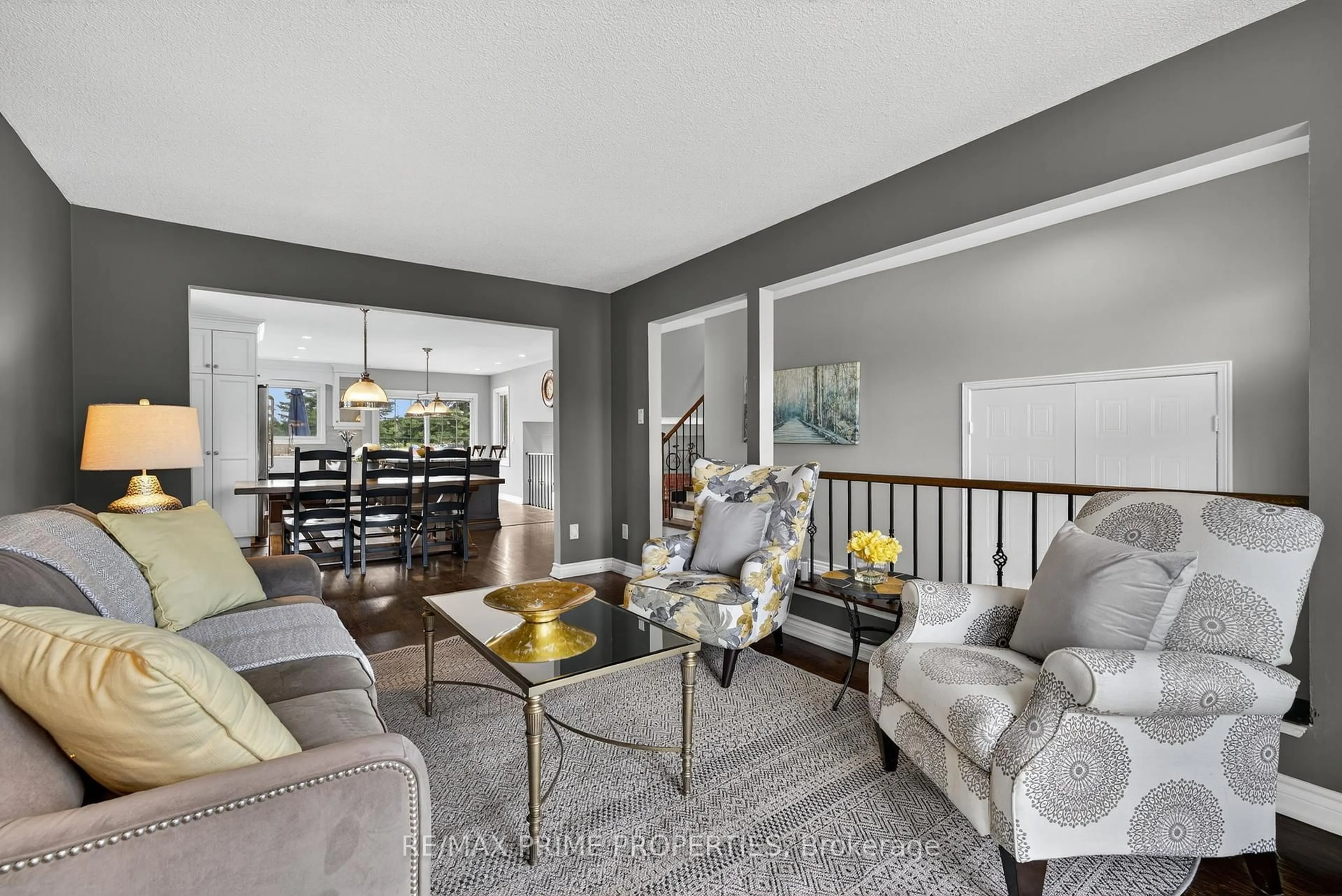 Living room with furniture, unknown for 216 Crossland Gate, Newmarket Ontario L3X 1A9