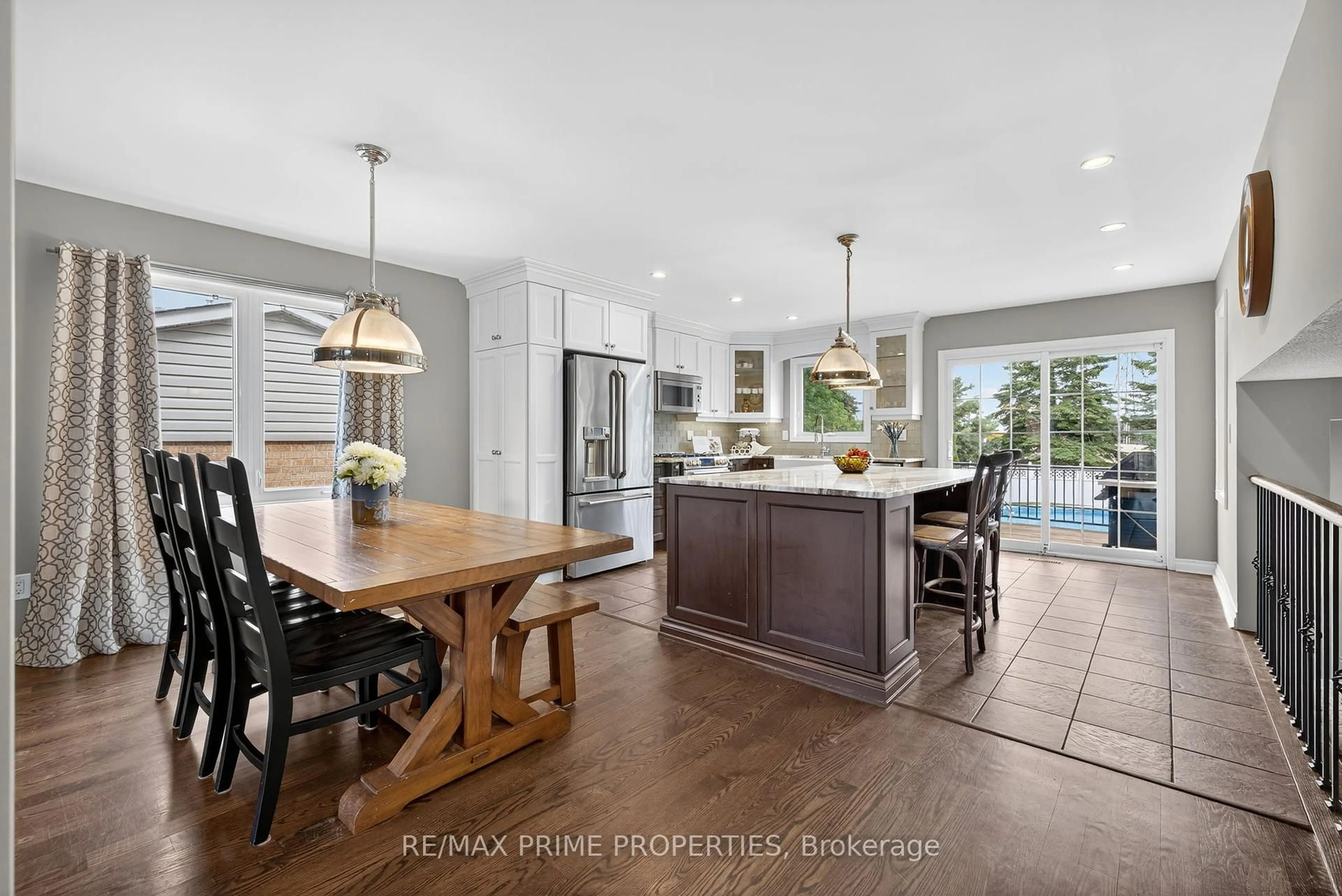 Open concept kitchen, ceramic/tile floor for 216 Crossland Gate, Newmarket Ontario L3X 1A9