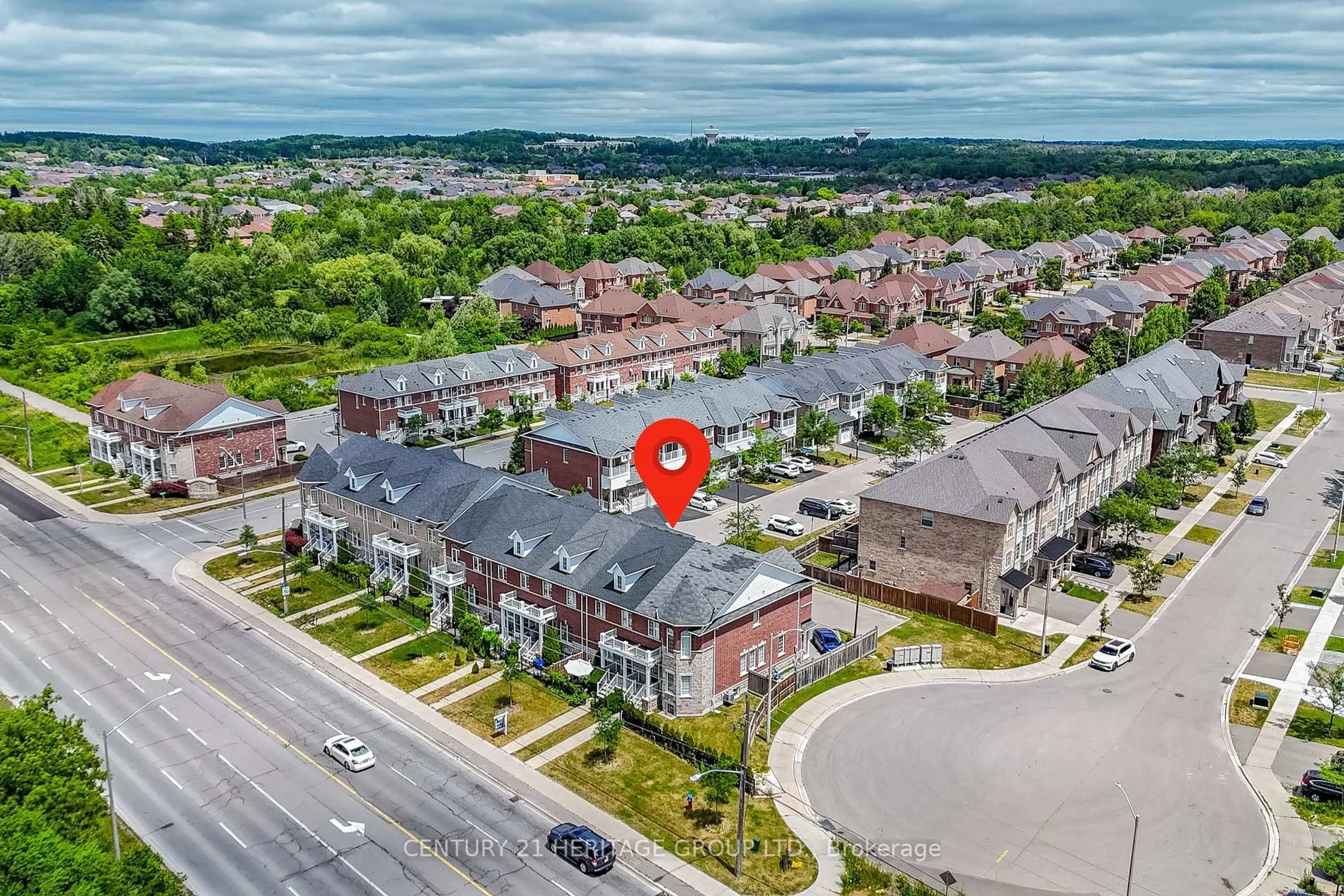 A pic from outside/outdoor area/front of a property/back of a property/a pic from drone, street for 13303 Bathurst St, Richmond Hill Ontario L4E 0Z6