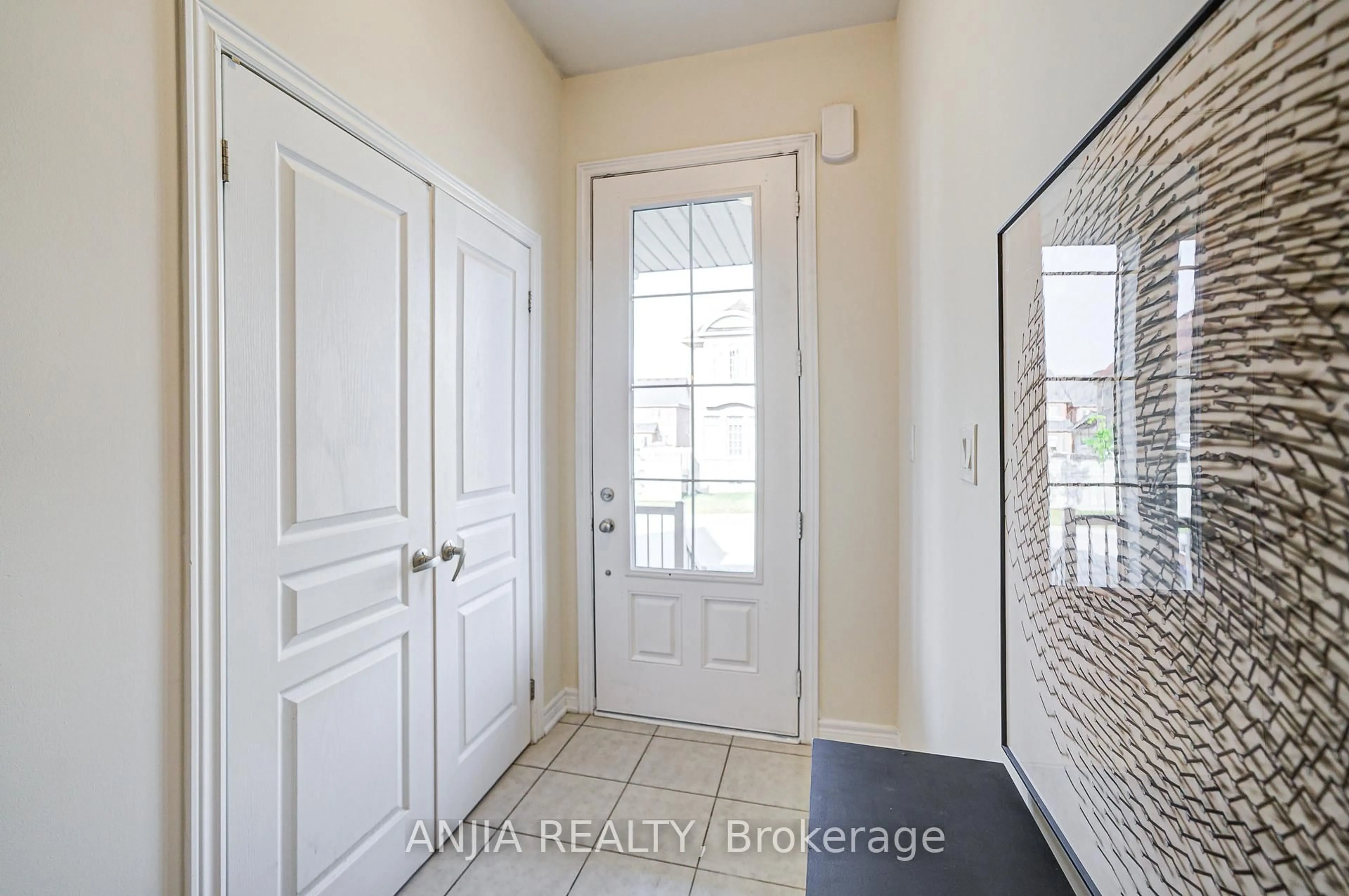 Indoor entryway for 4 Christian Ritter Dr, Markham Ontario L6C 0W1