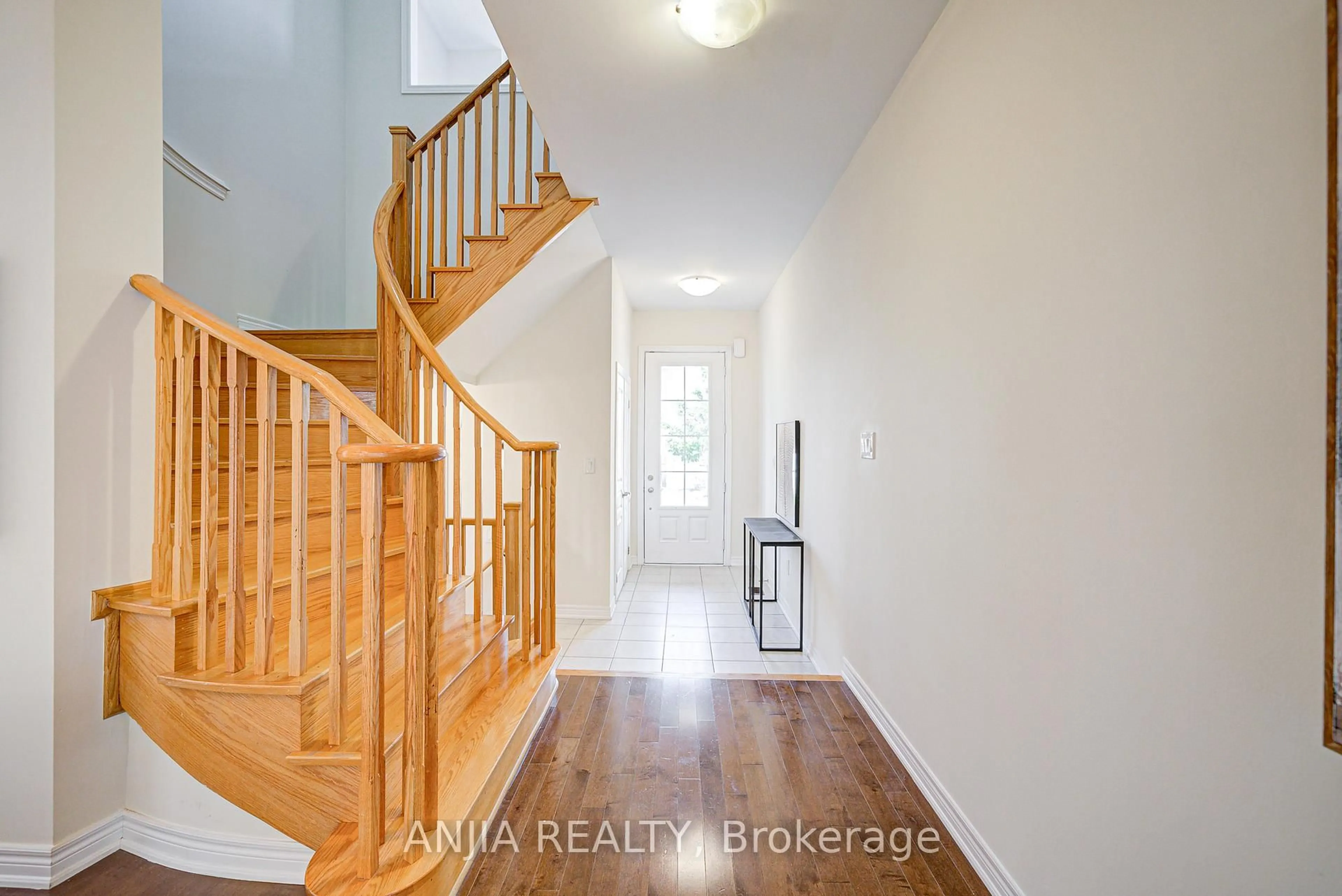 Indoor entryway for 4 Christian Ritter Dr, Markham Ontario L6C 0W1