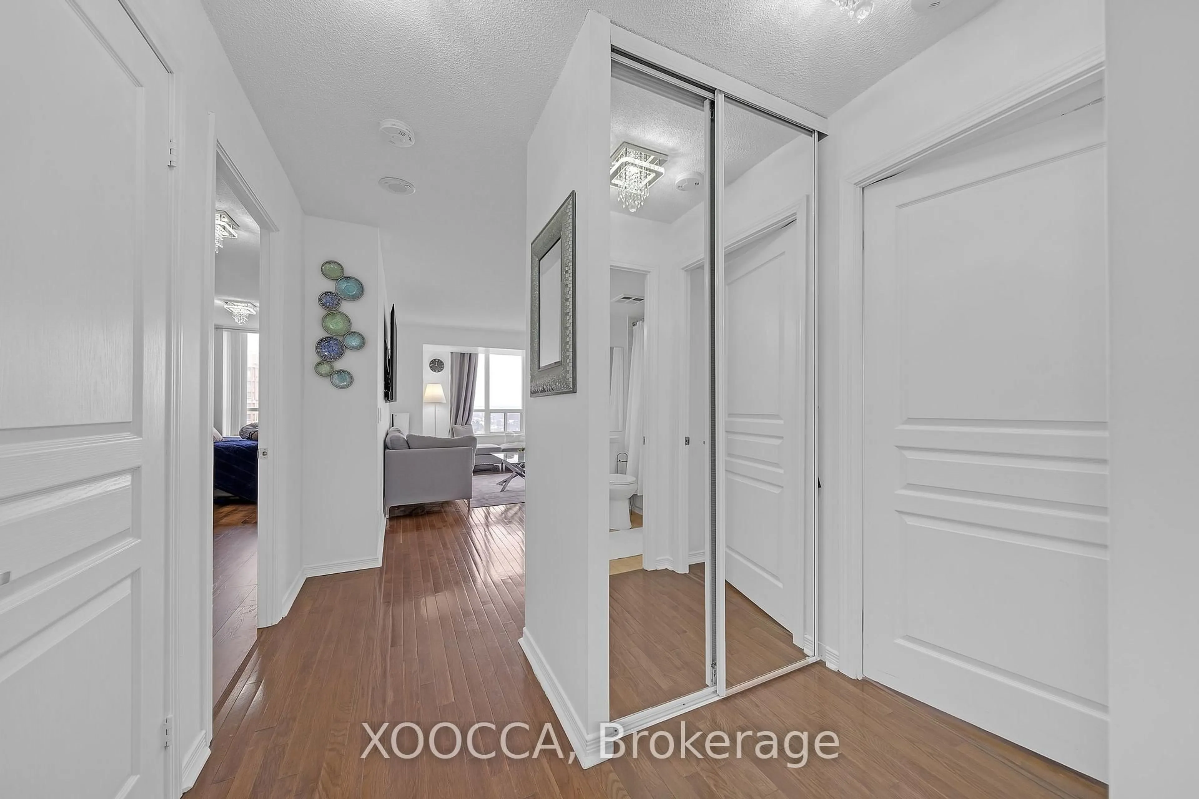 Indoor foyer for 330 Red Maple Rd #1204, Richmond Hill Ontario L4C 0T6