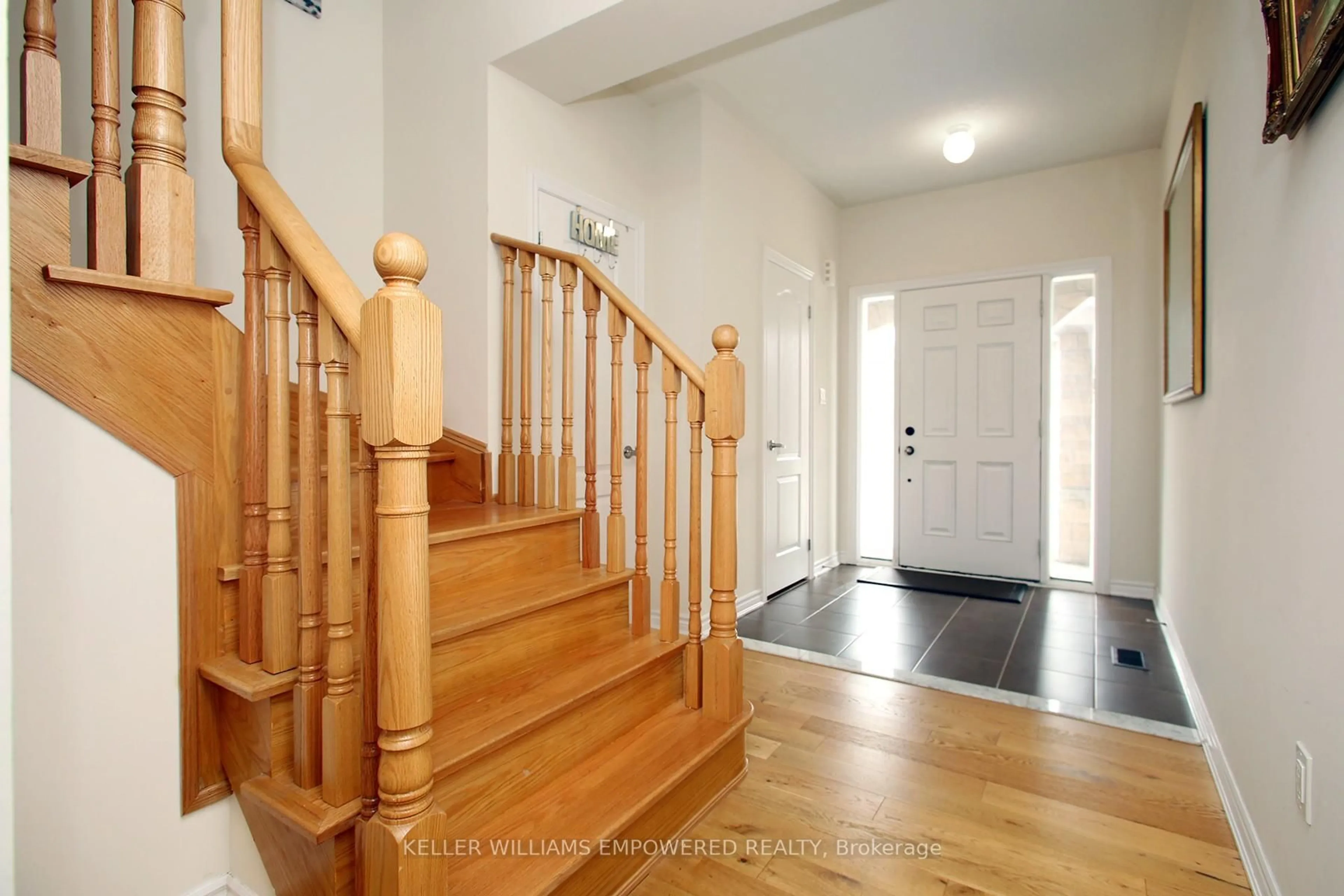 Indoor foyer for 23 Furniss St, Brock Ontario L0K 1A0