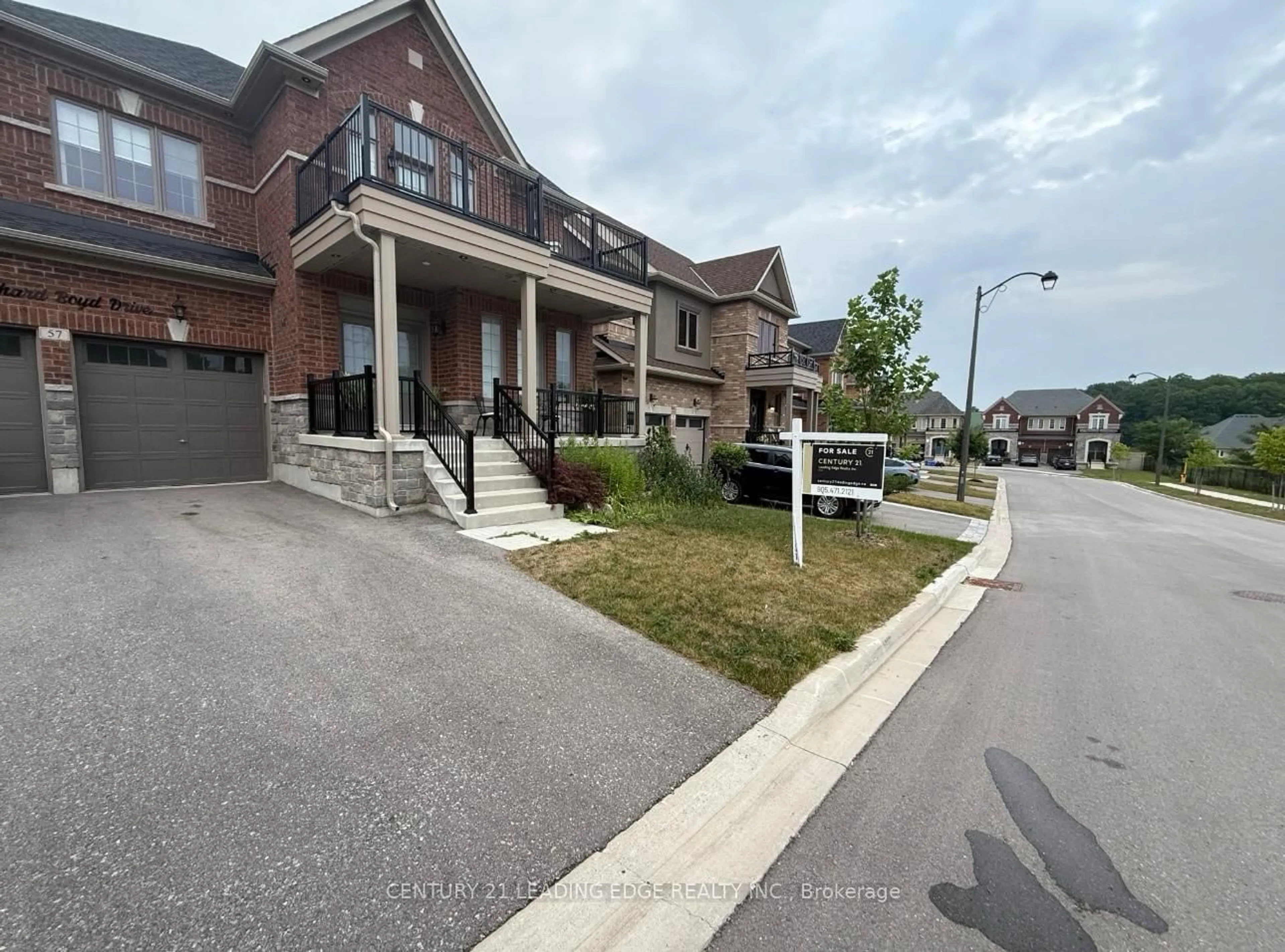 A pic from outside/outdoor area/front of a property/back of a property/a pic from drone, street for 57 Richard Boyd Dr, East Gwillimbury Ontario L9N 0S6