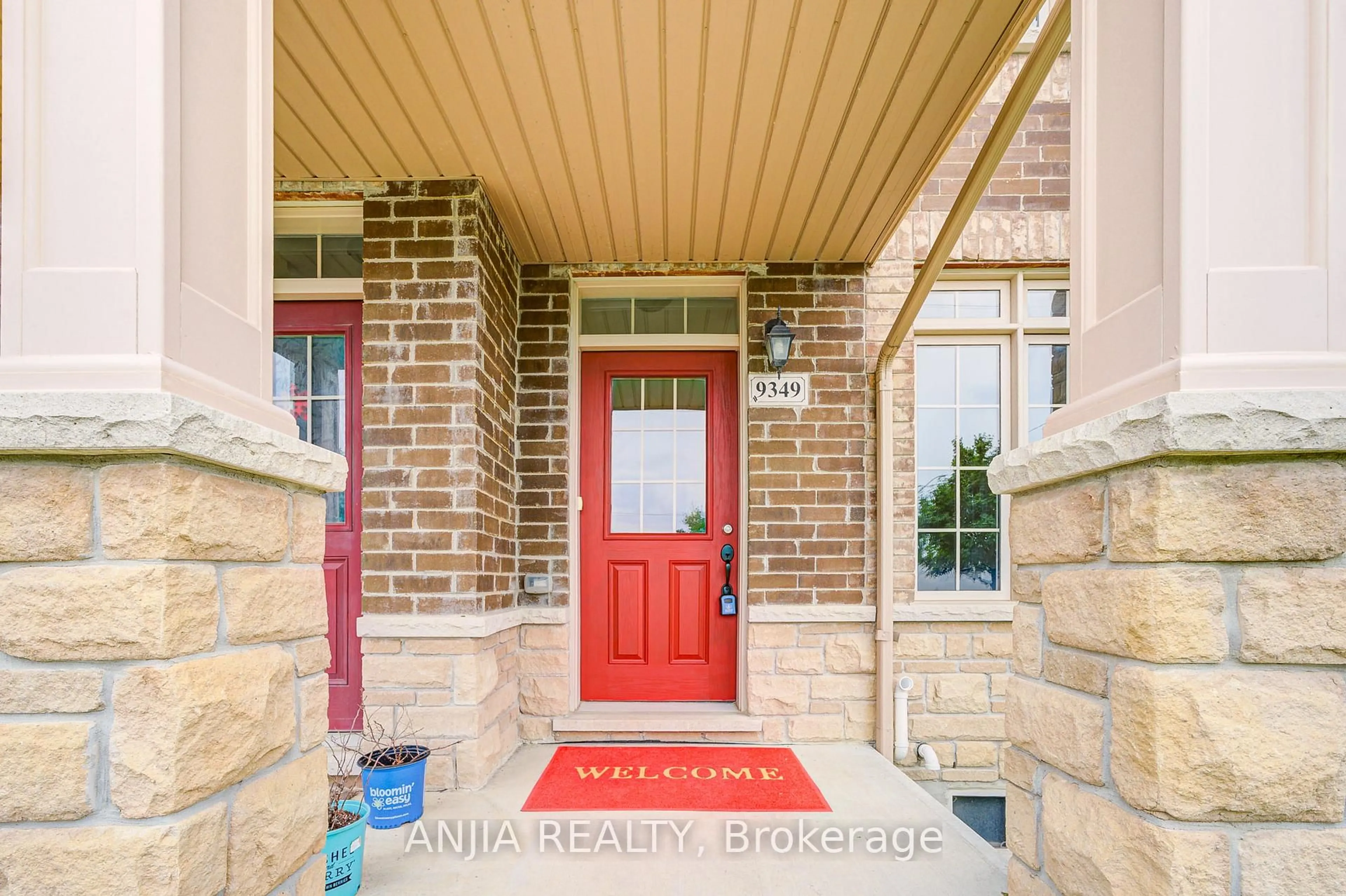 Indoor entryway for 9349 Kennedy Rd, Markham Ontario L6C 0W5