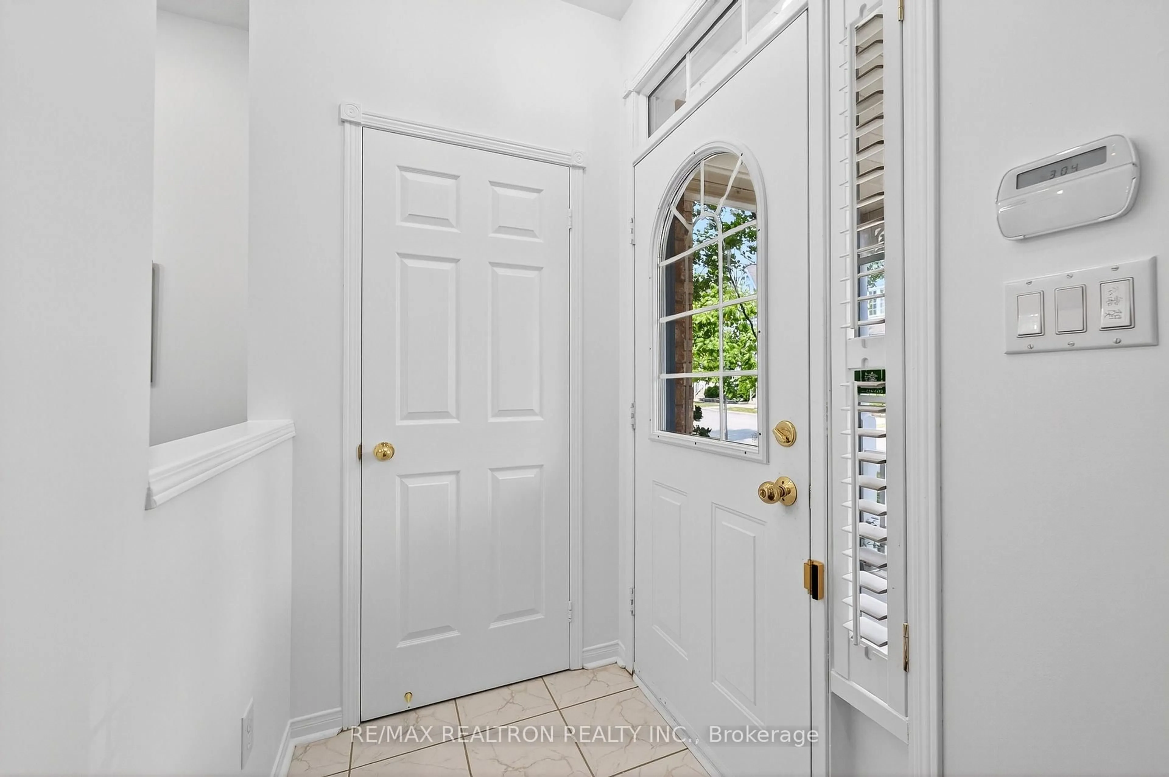 Indoor entryway for 54 Dancer's Dr, Markham Ontario L6C 2A8