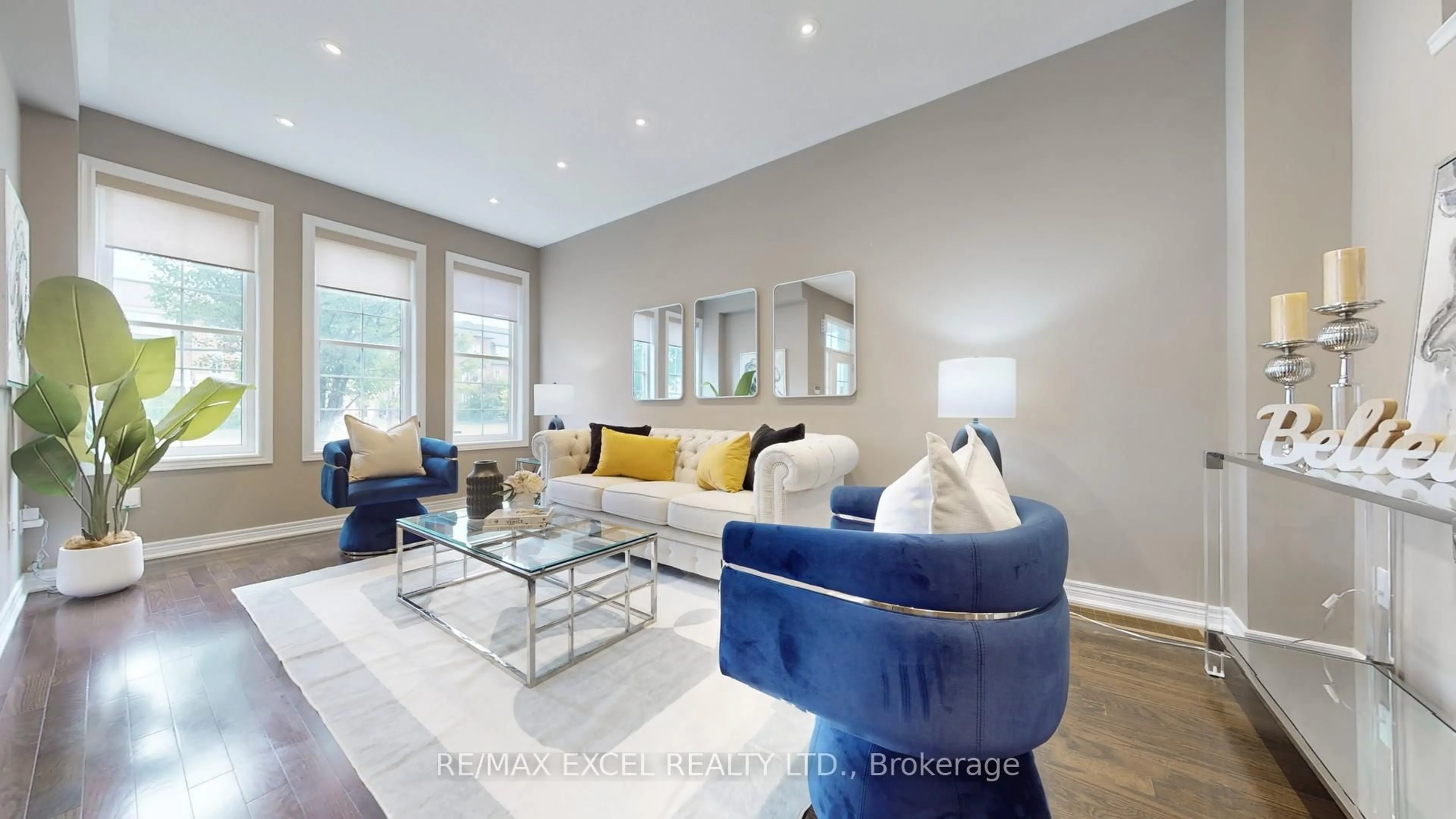 Living room with furniture, wood/laminate floor for 2867 Elgin Mills Rd, Markham Ontario L6C 0H7