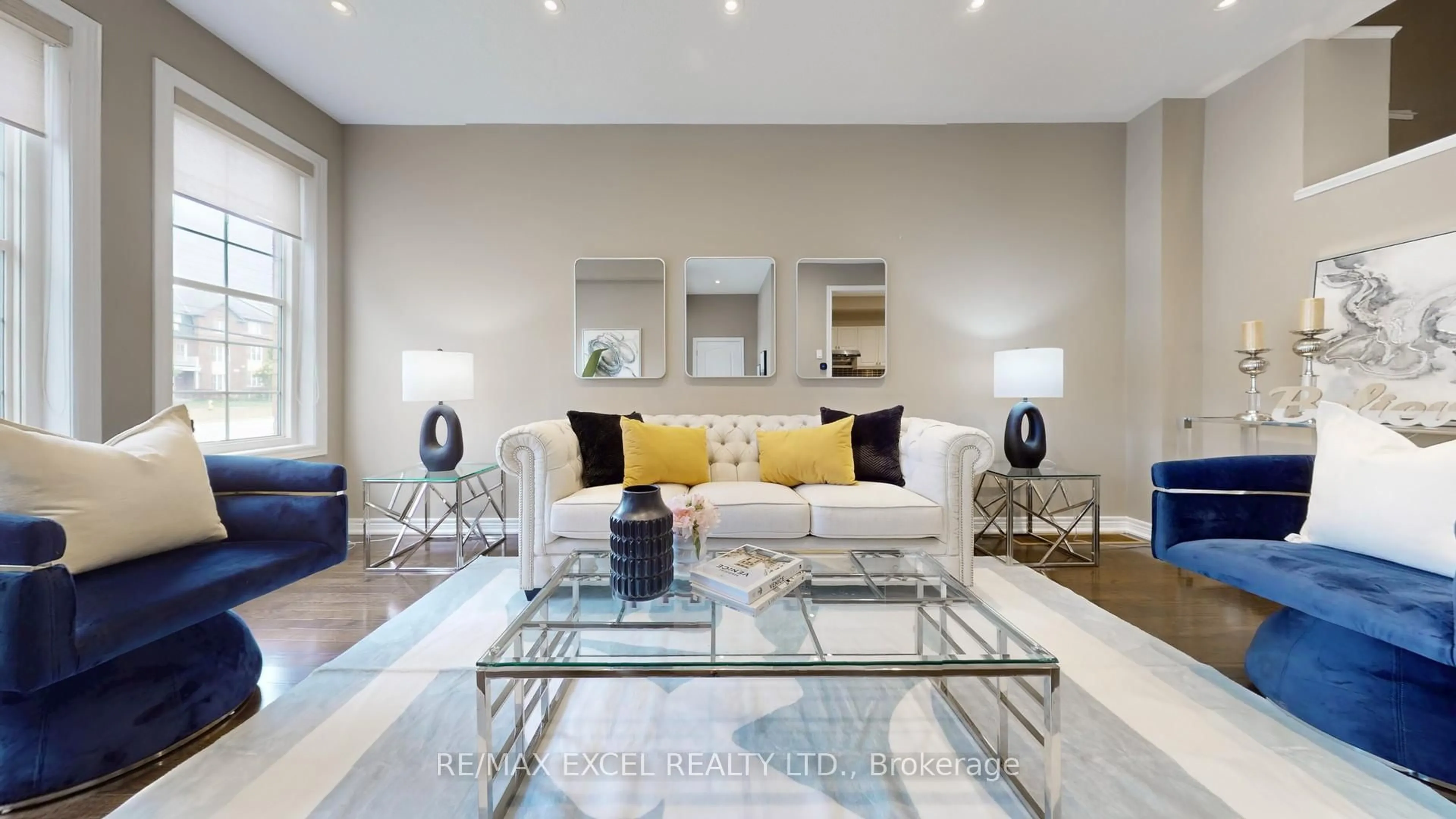 Living room with furniture, unknown for 2867 Elgin Mills Rd, Markham Ontario L6C 0H7