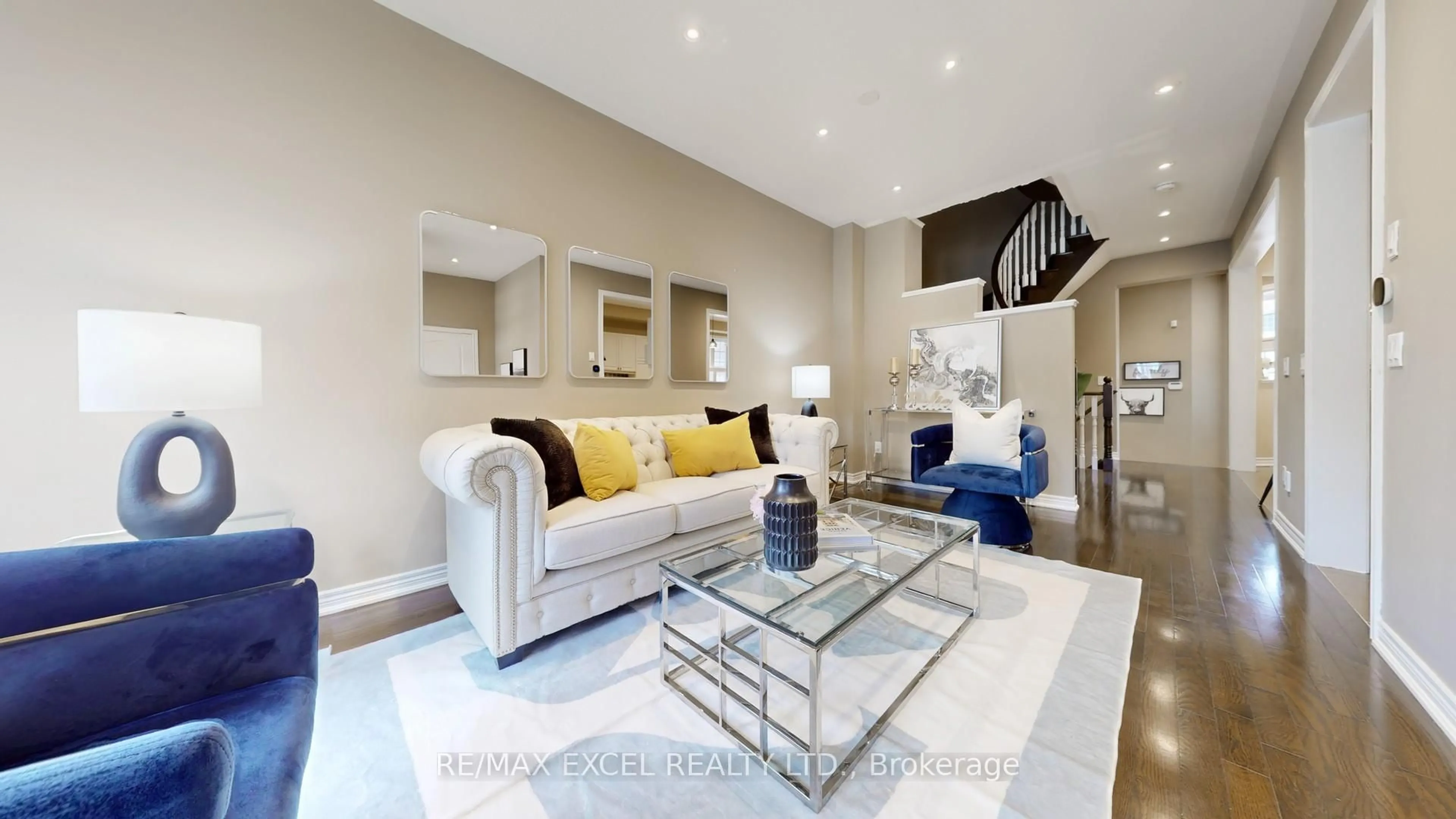 Living room with furniture, unknown for 2867 Elgin Mills Rd, Markham Ontario L6C 0H7