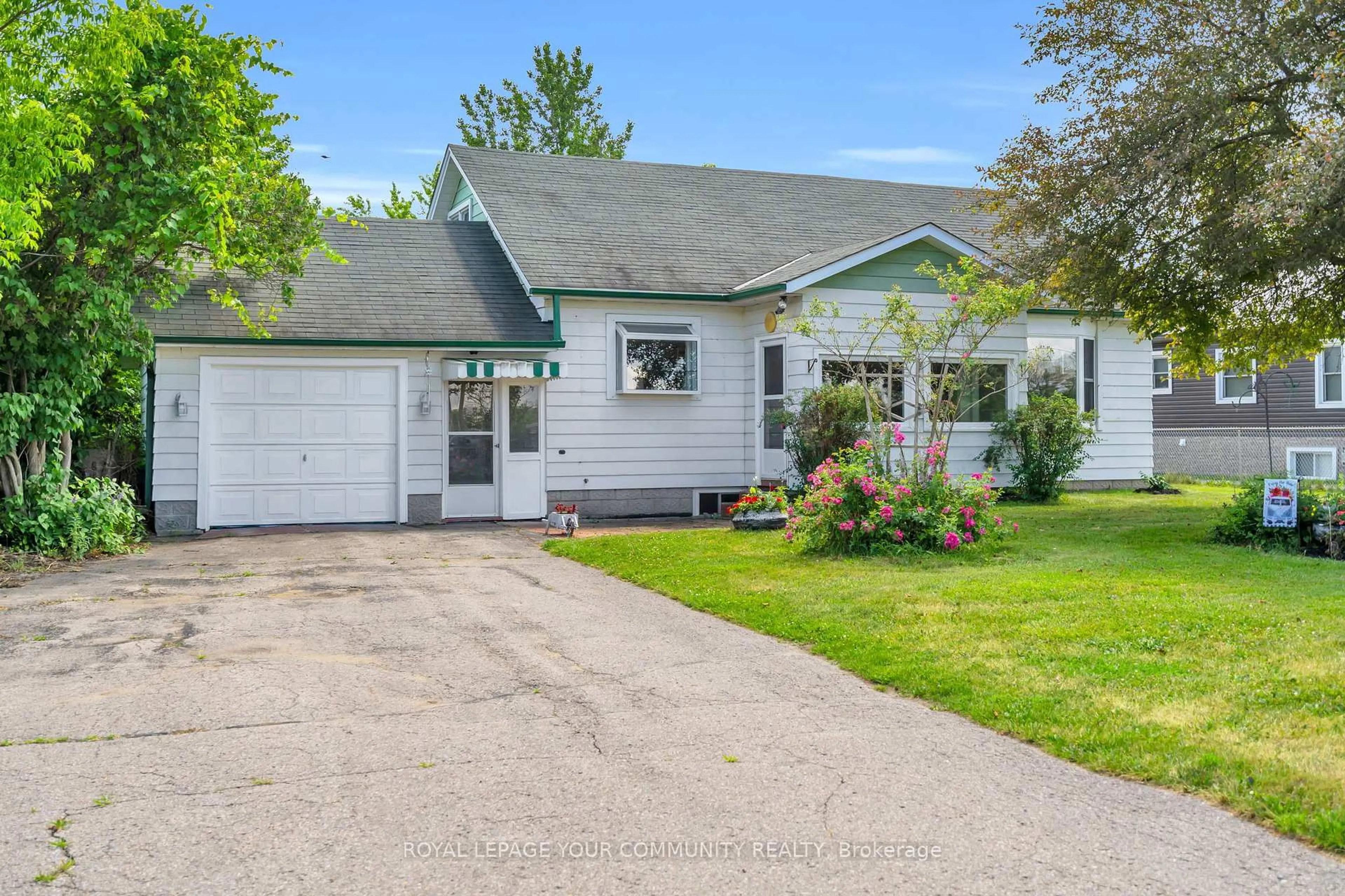 Home with vinyl exterior material, street for 5175 Baseline Rd, Georgina Ontario L0E 1R0