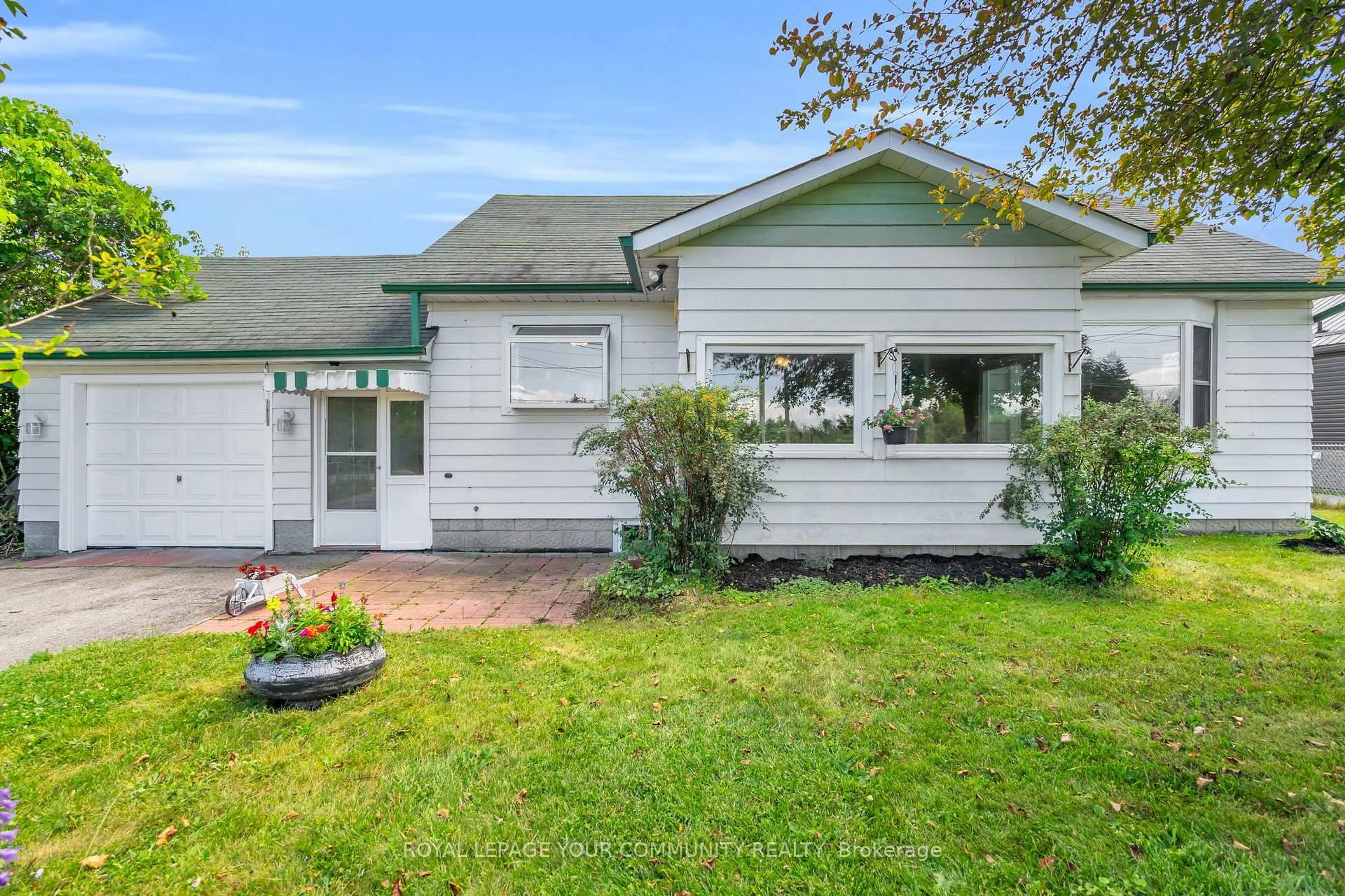 Home with vinyl exterior material, street for 5175 Baseline Rd, Georgina Ontario L0E 1R0