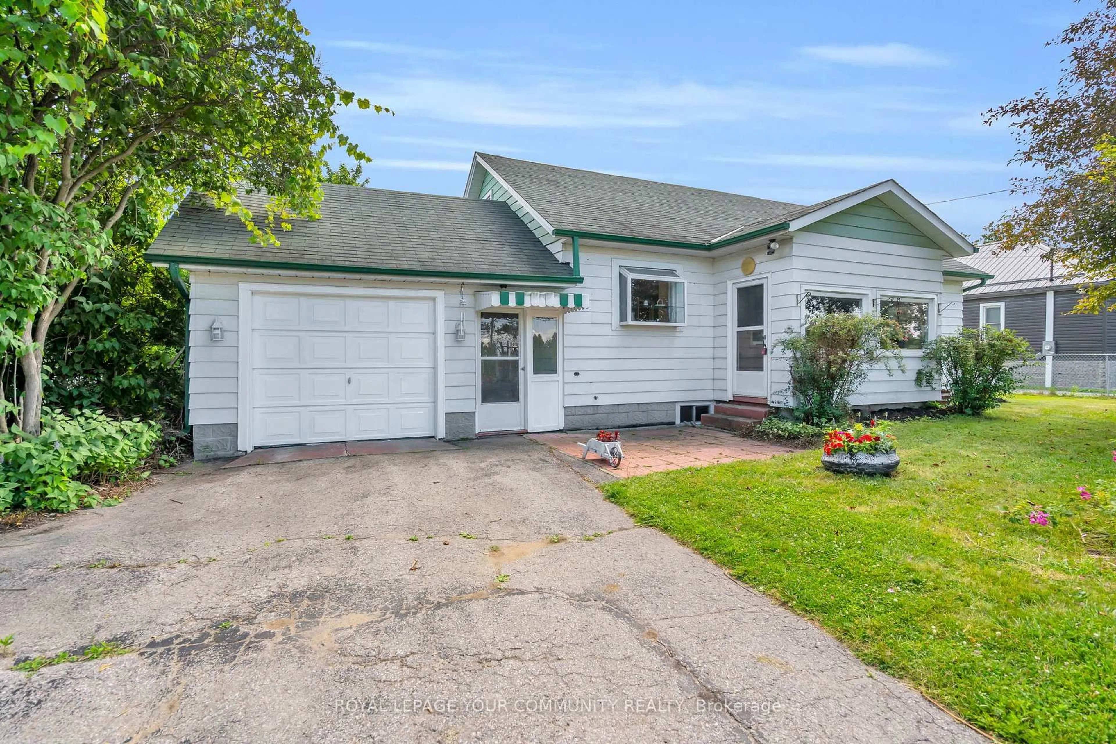 Home with vinyl exterior material, street for 5175 Baseline Rd, Georgina Ontario L0E 1R0