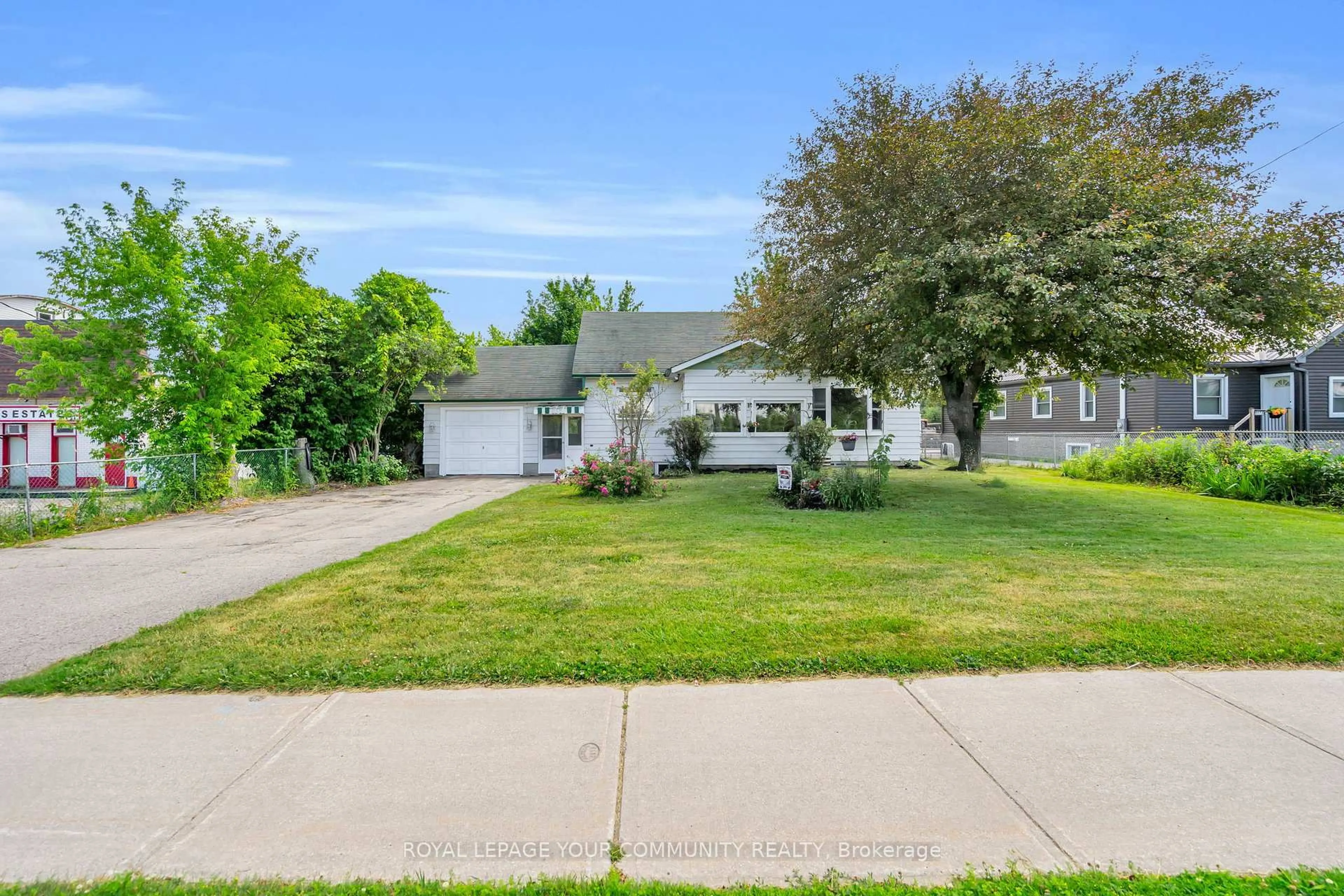 A pic from outside/outdoor area/front of a property/back of a property/a pic from drone, street for 5175 Baseline Rd, Georgina Ontario L0E 1R0