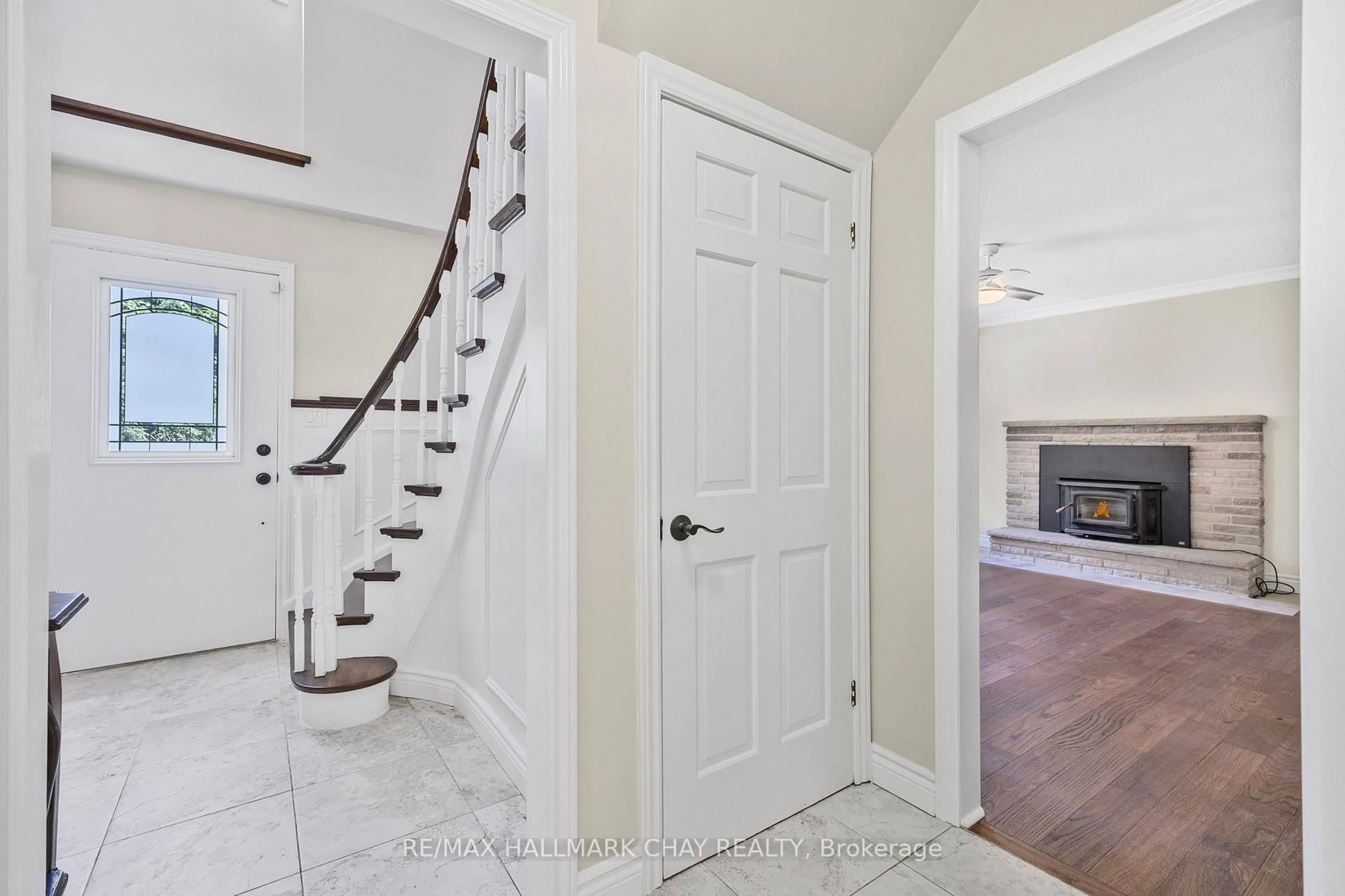 Indoor entryway for 2592 Concession Road 4 Concession, Adjala-Tosorontio Ontario L0G 1L0