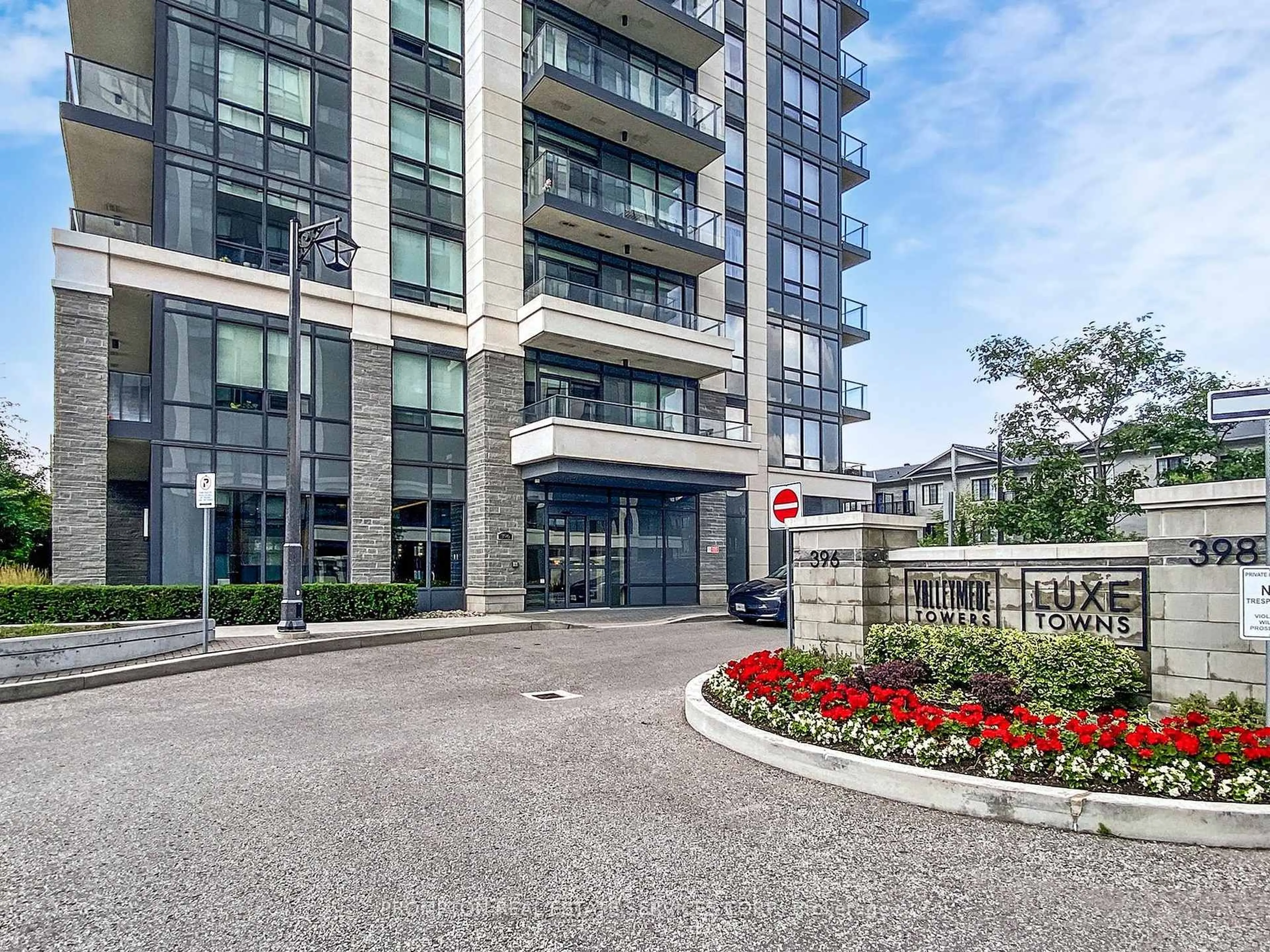 Indoor foyer for 396 Highway 7 #RG7, Richmond Hill Ontario L4B 0G7