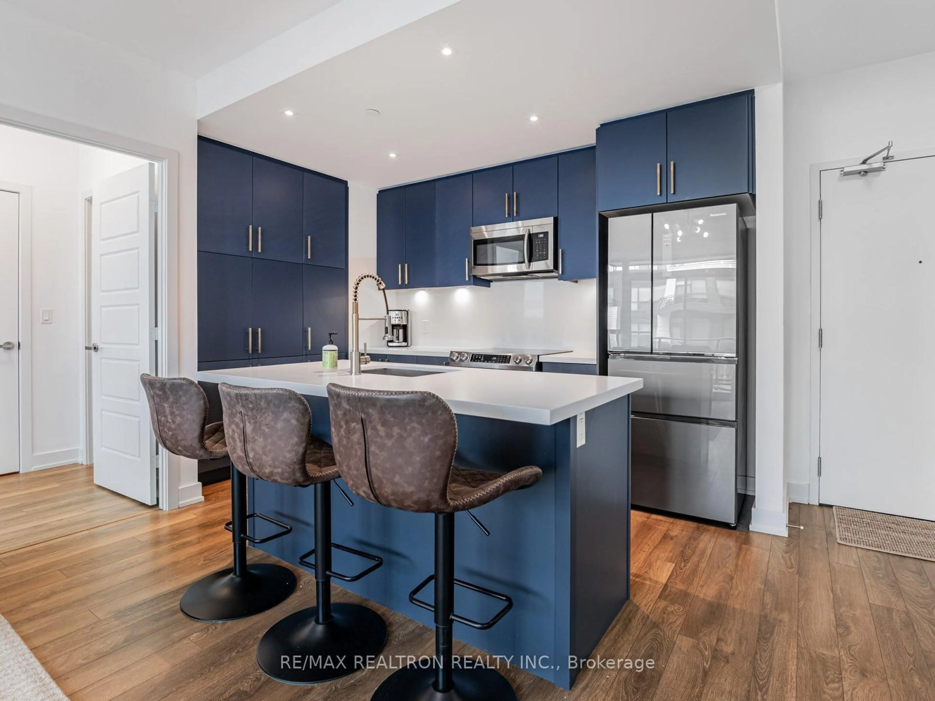 Contemporary kitchen, unknown for 375 Sea Ray Ave #315, Innisfil Ontario L9S 0N9