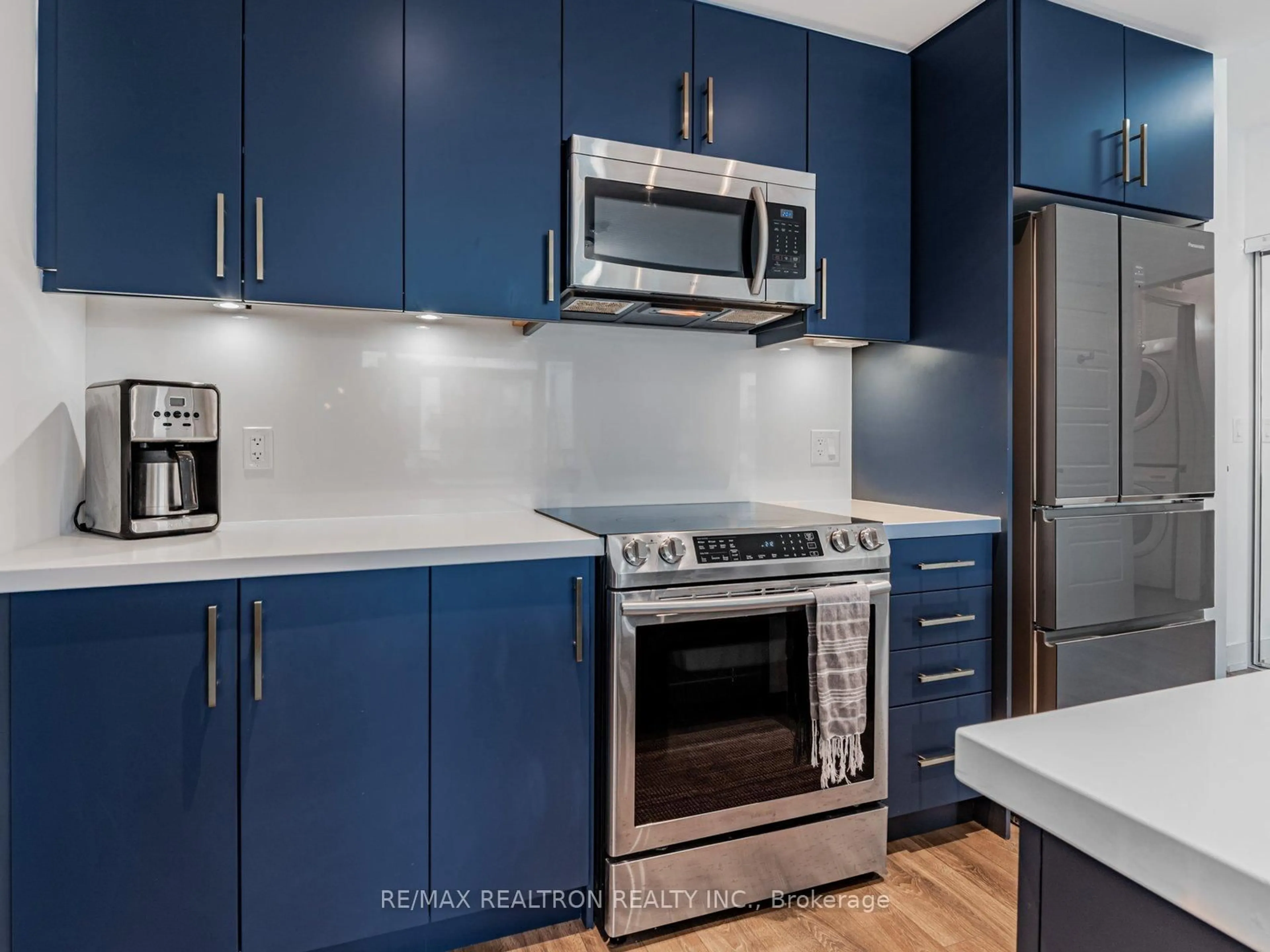 Contemporary kitchen, unknown for 375 Sea Ray Ave #315, Innisfil Ontario L9S 0N9
