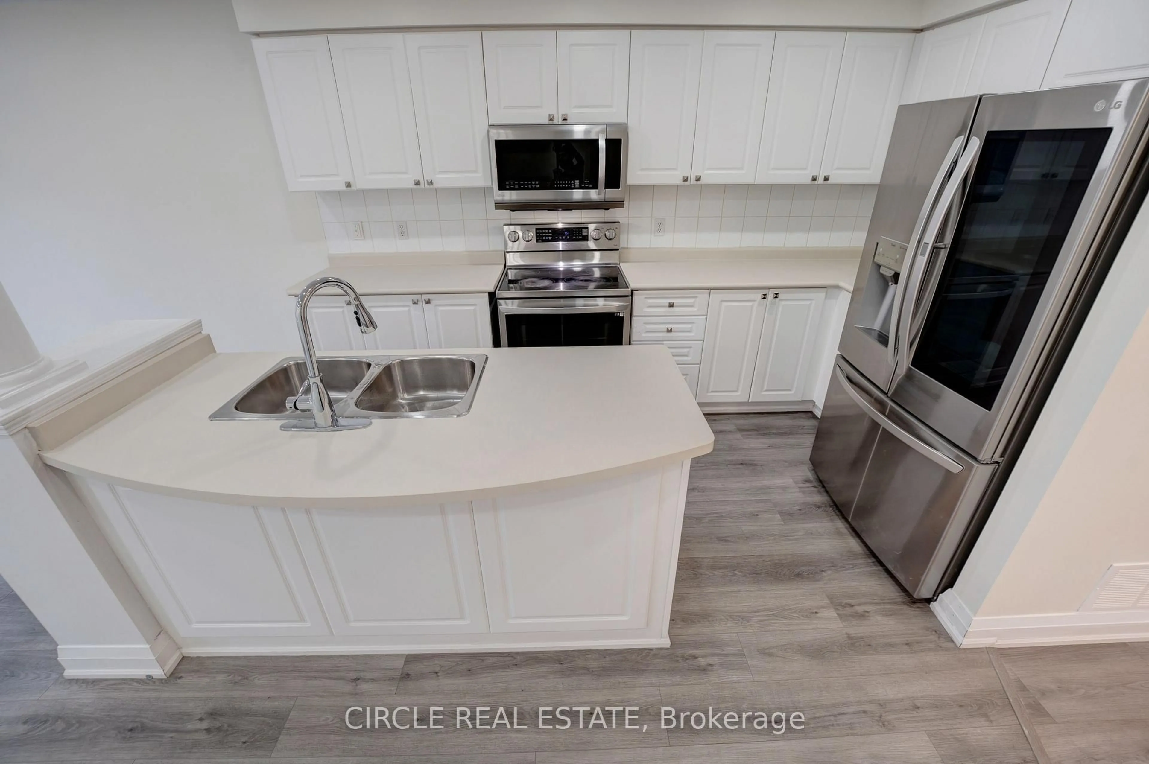 Open concept kitchen, unknown for 21 Casabel Dr, Vaughan Ontario L6A 3M5