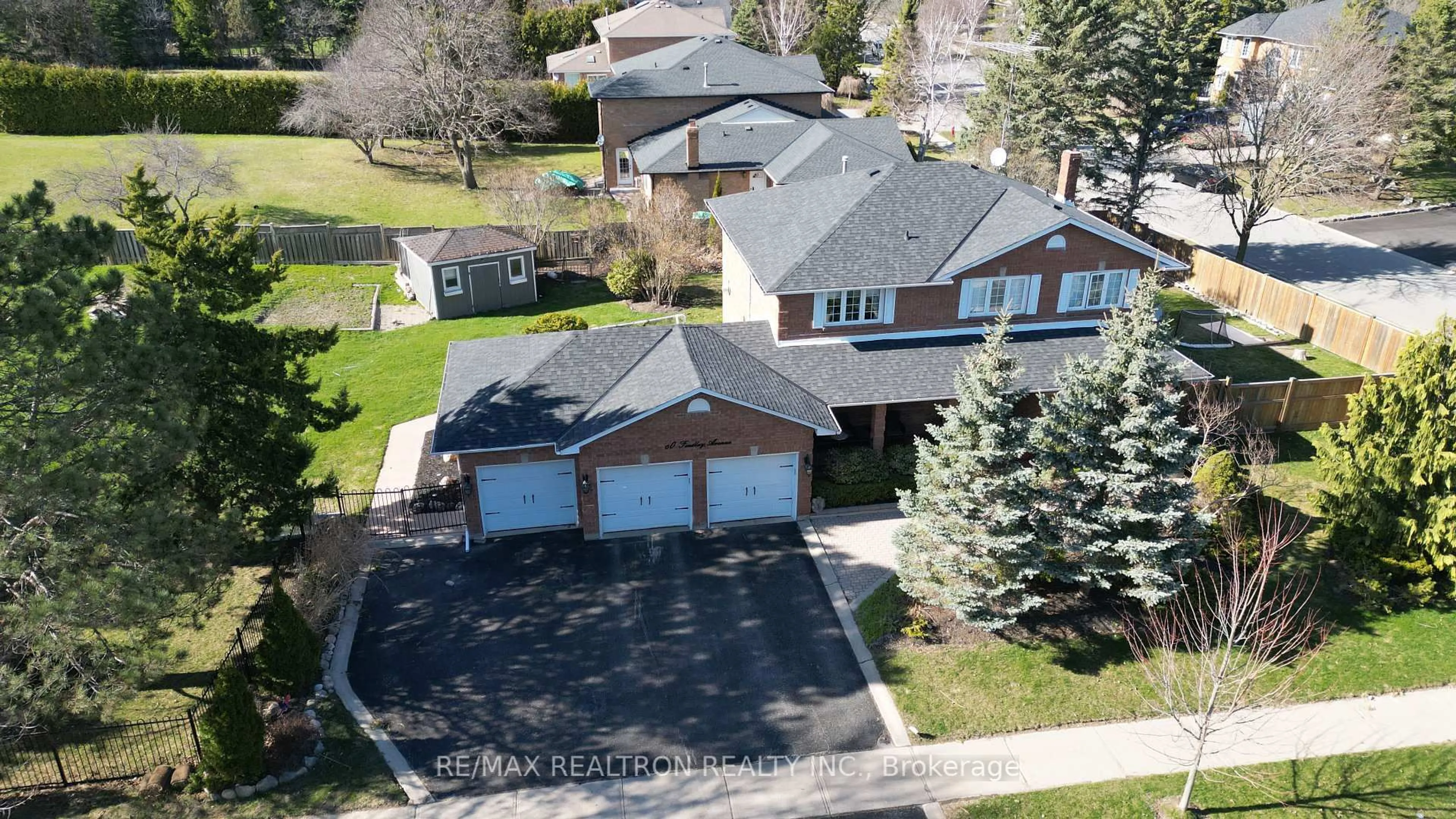 A pic from outside/outdoor area/front of a property/back of a property/a pic from drone, street for 80 Findlay Ave, King Ontario L7B 1E1